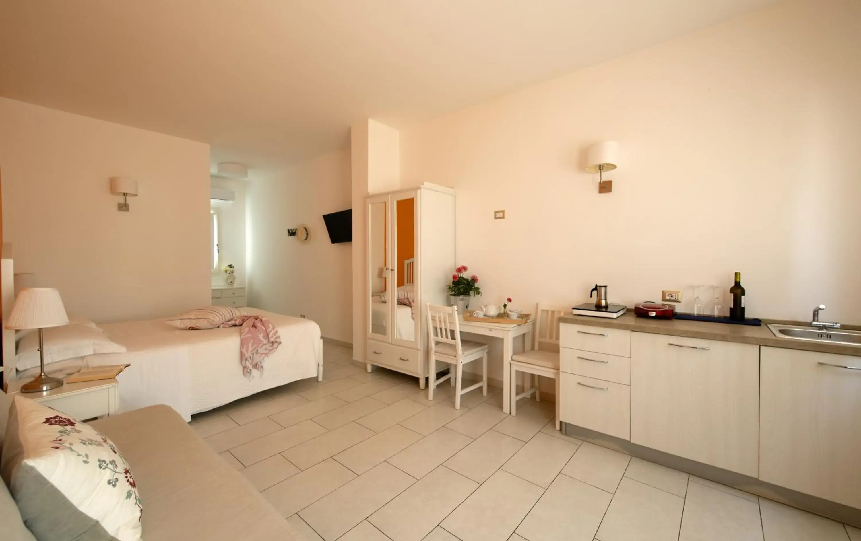 Studio with Terrace in Isola Charm B&B - A Historic Villa near Punta Del Pero Beach Studio with Terrace in Isola Charm B&B - A Historic Villa near Punta Del Pero Beach