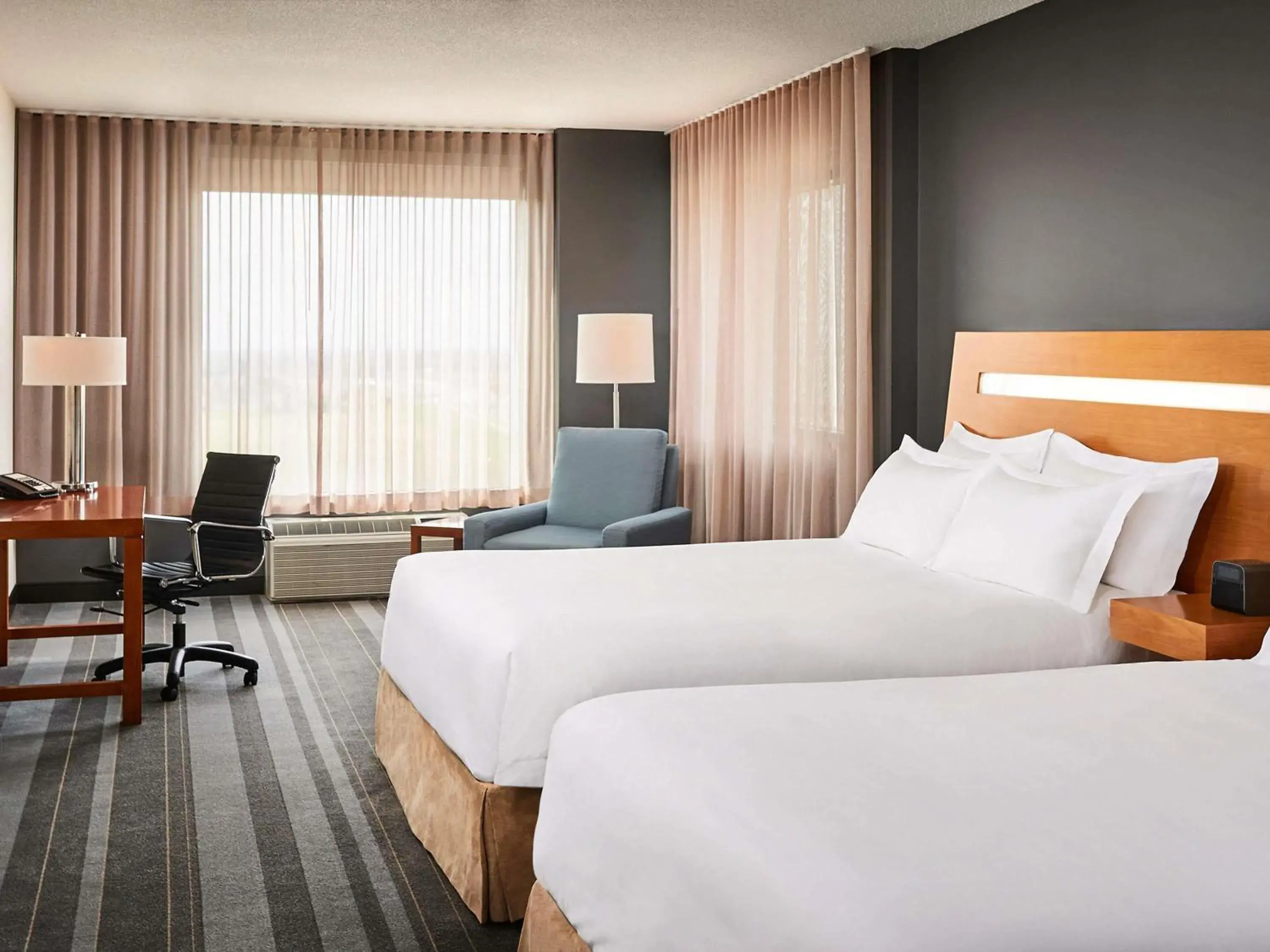 Standard Queen Room with Two Queen Beds in Novotel Toronto Vaughan Centre Standard Queen Room with Two Queen Beds in Novotel Toronto Vaughan Centre