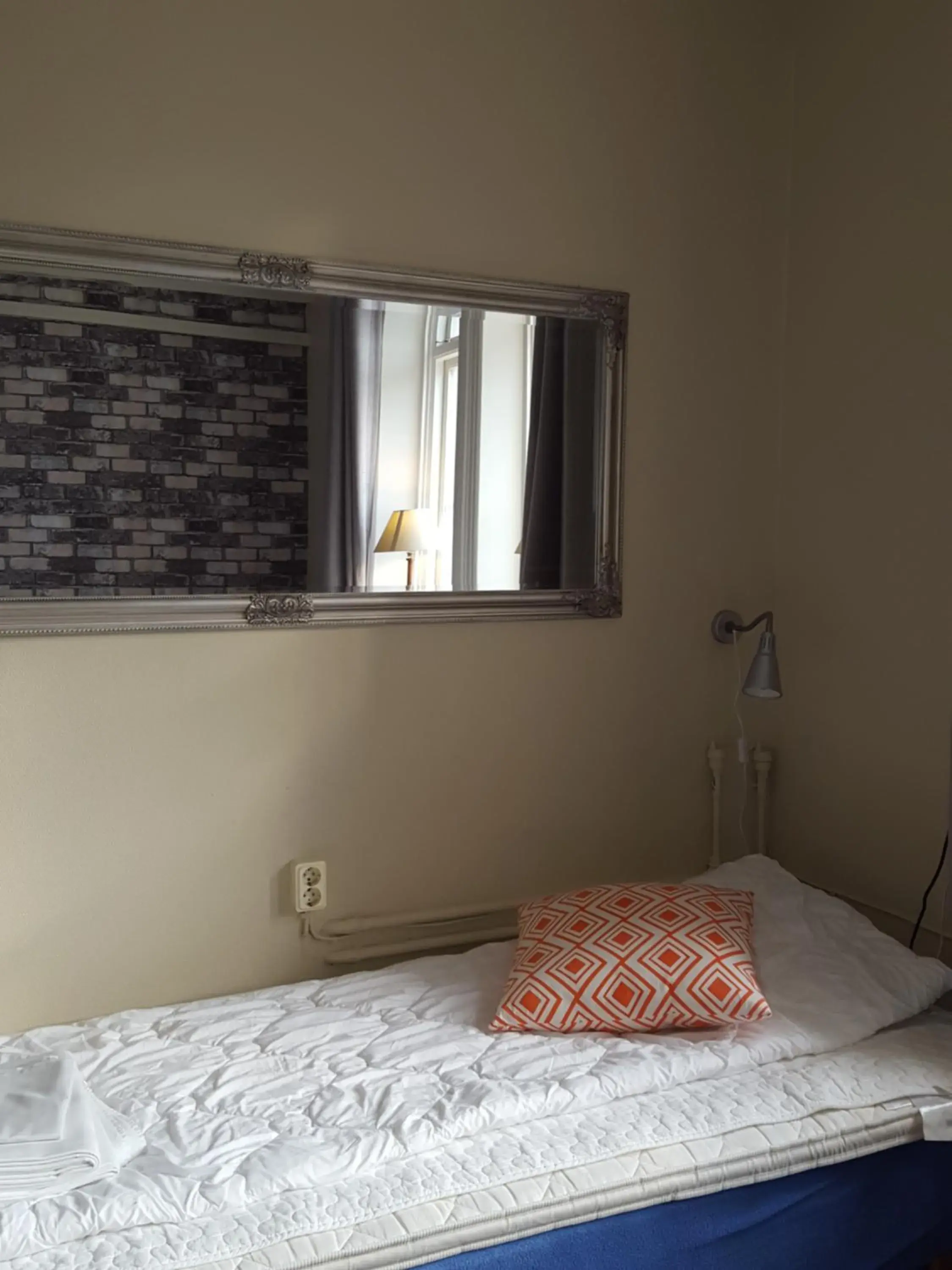 Basic Triple Room with Shared Bathroom - single occupancy in Centralstationens Vandrarhem Basic Triple Room with Shared Bathroom - single occupancy in Centralstationens Vandrarhem