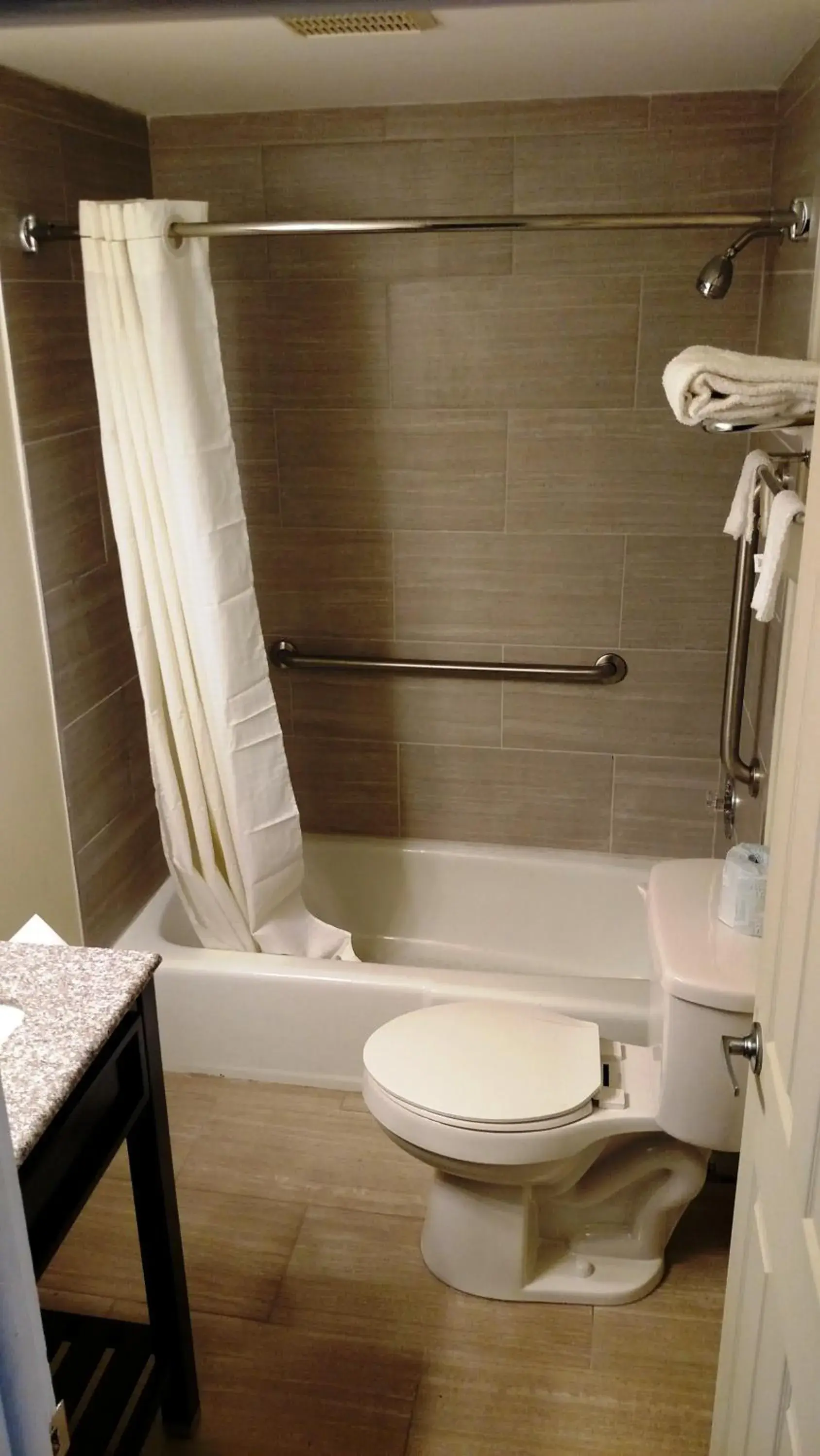 Standard King Room in Gene's Motel Standard King Room in Gene's Motel