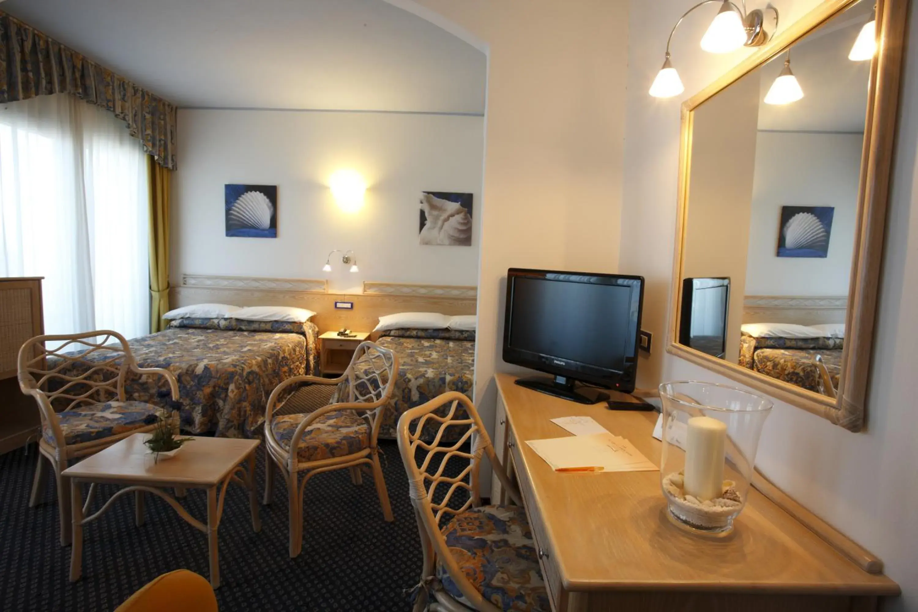 Deluxe Quadruple Room with Spa Bath in El Cid Campeador - Family Hotel Deluxe Quadruple Room with Spa Bath in El Cid Campeador - Family Hotel