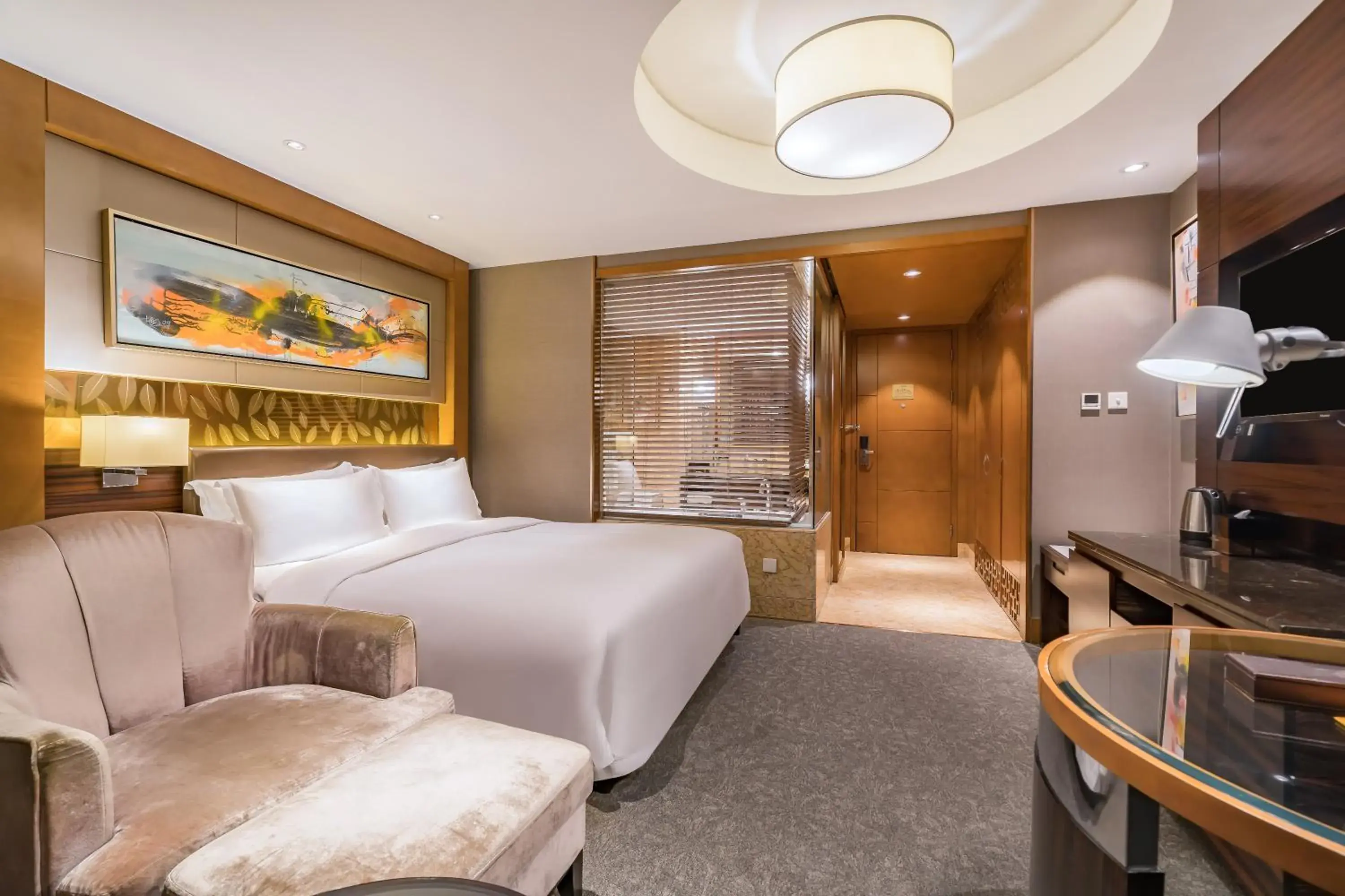 Deluxe Room in Lake View Hotel Deluxe Room in Lake View Hotel