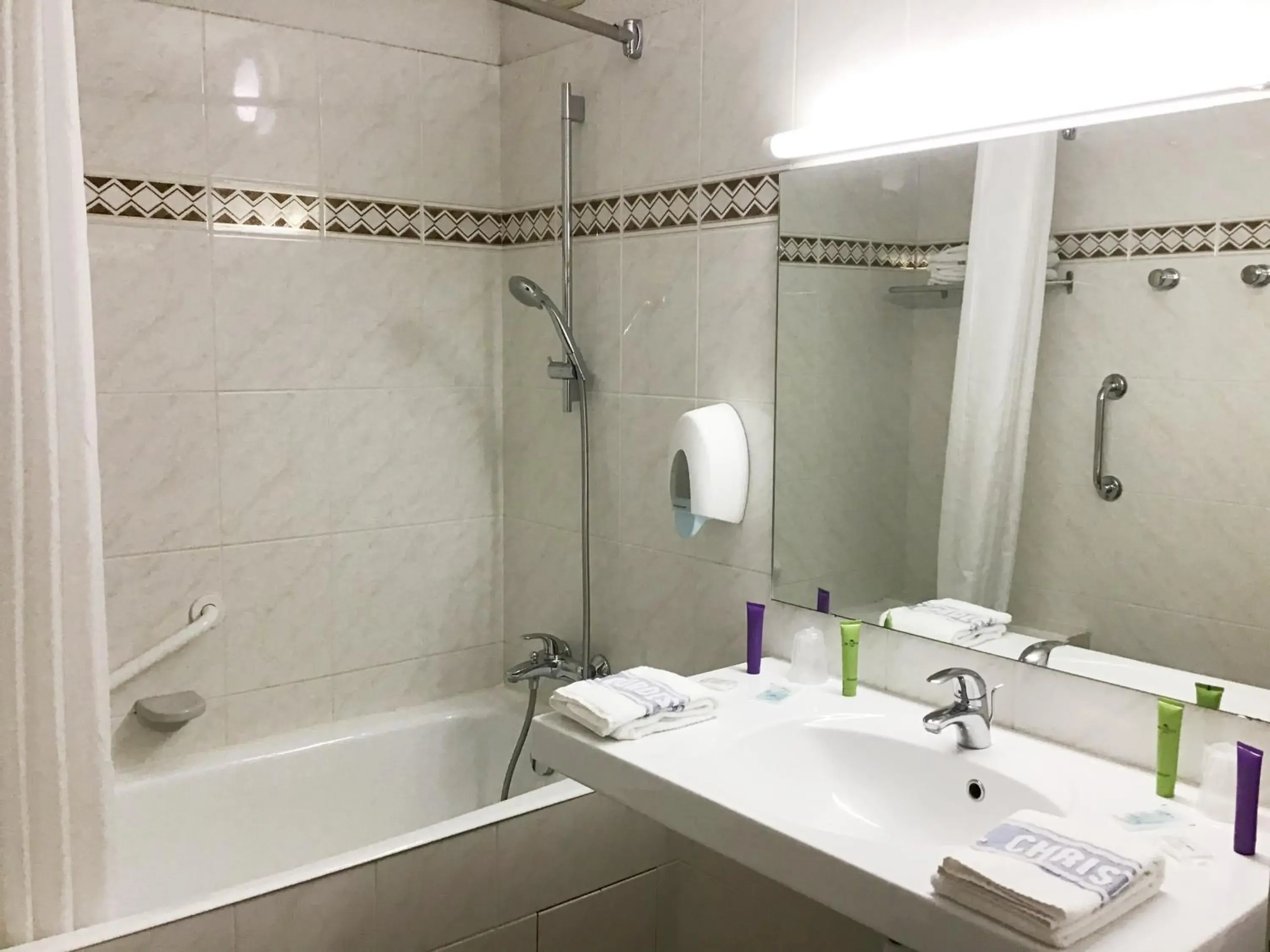 Twin Room in Hôtel Christ Roi Twin Room in Hôtel Christ Roi