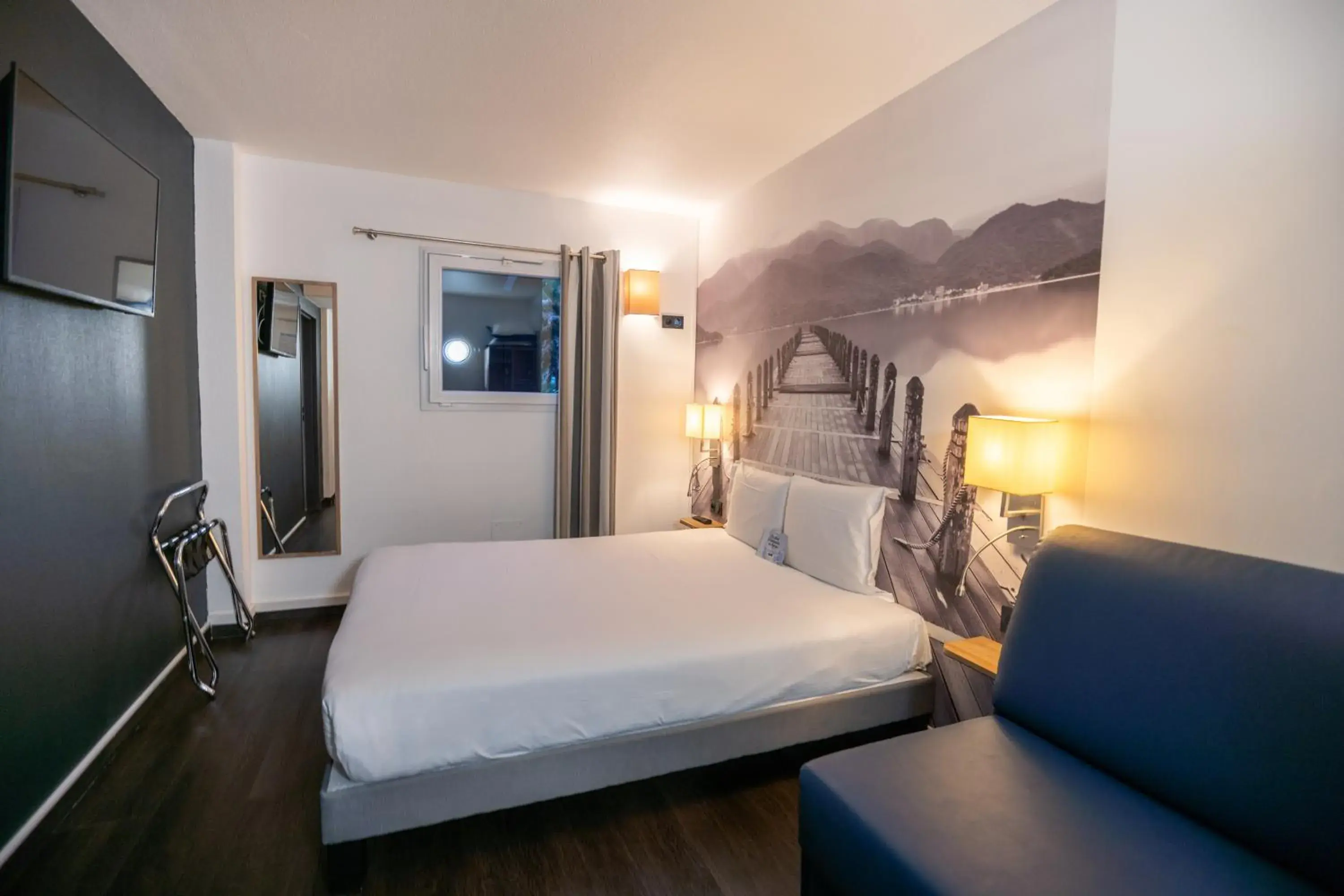 Triple Room with 1 Double and 1 Single Bed in KYRIAD BORDEAUX SUD - Villenave d'Ornon Triple Room with 1 Double and 1 Single Bed in KYRIAD BORDEAUX SUD - Villenave d'Ornon