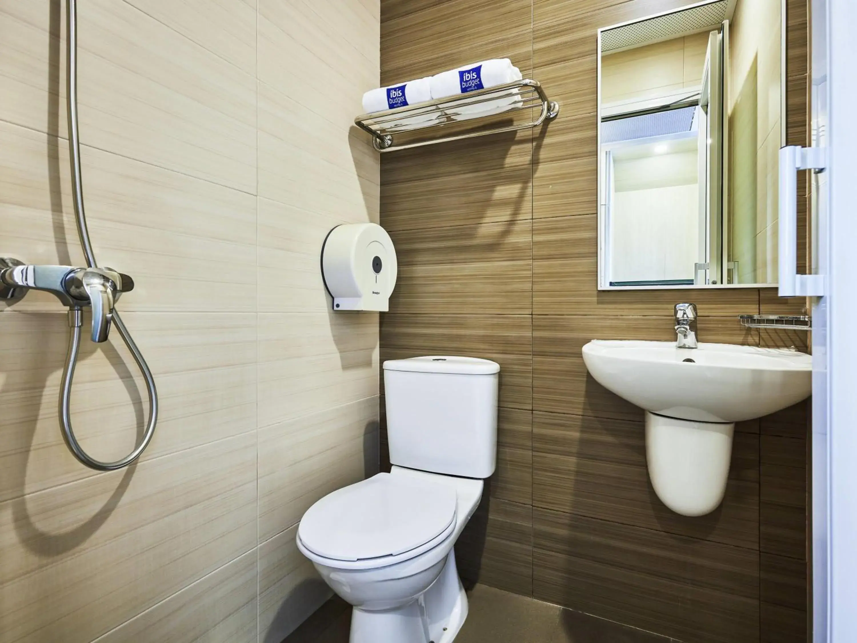 Superior Twin Room in ibis budget Singapore Mount Faber Superior Twin Room in ibis budget Singapore Mount Faber