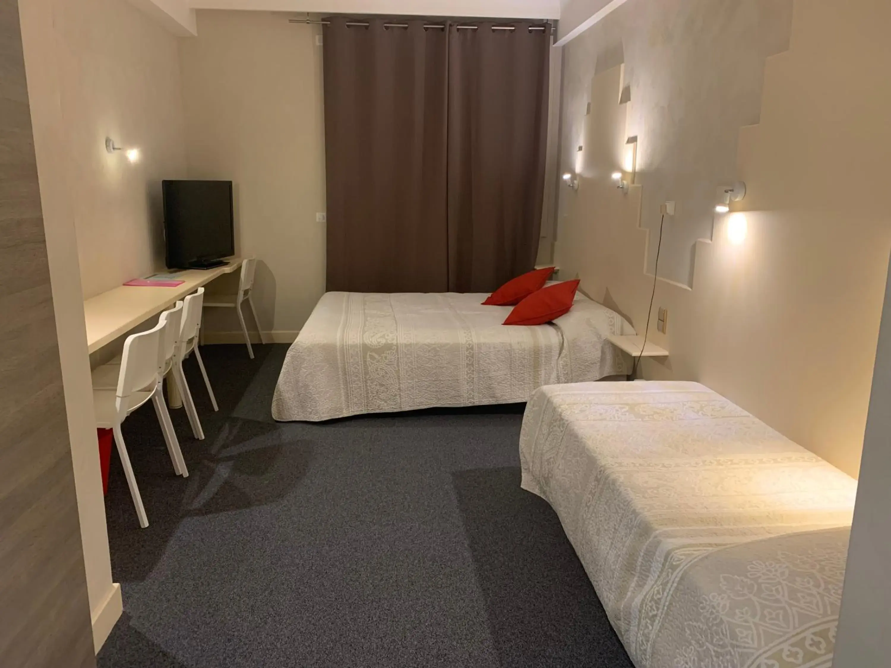 Double Room - Disability Access in Hotel Chiffre Double Room - Disability Access in Hotel Chiffre