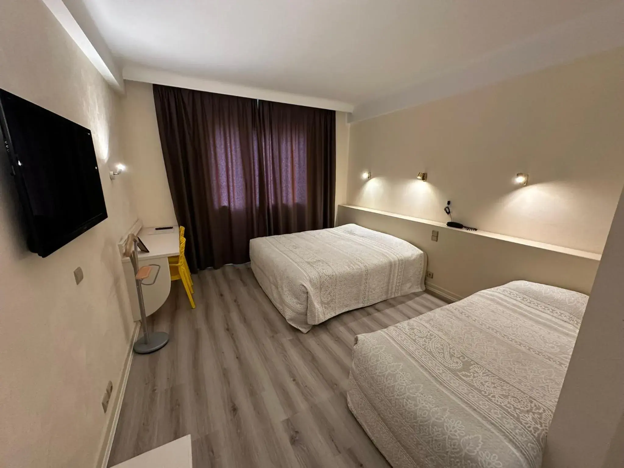 Superior Triple Room in Hotel Chiffre Superior Triple Room in Hotel Chiffre