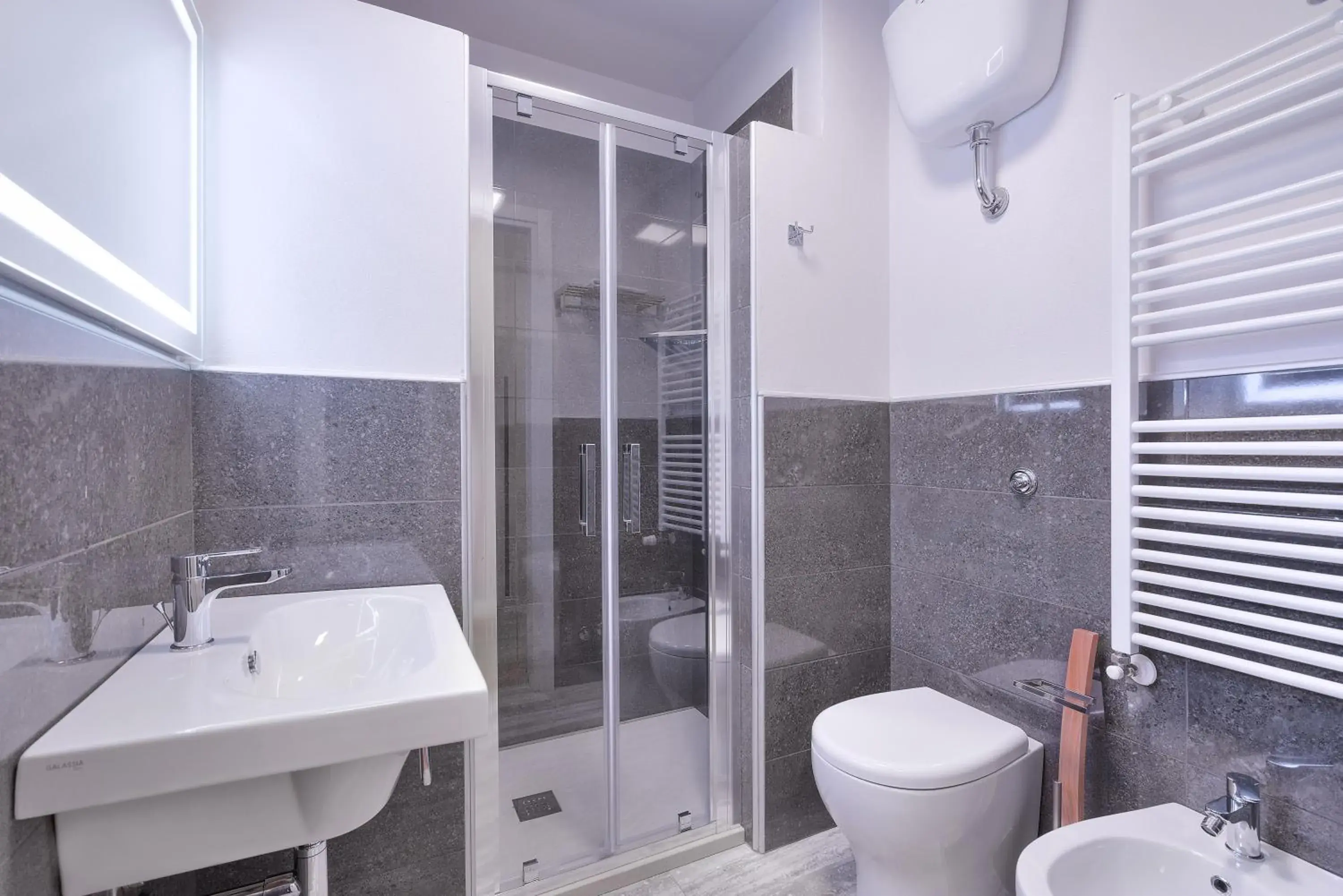 Classic Triple Room in Hotel Cosmos Classic Triple Room in Hotel Cosmos