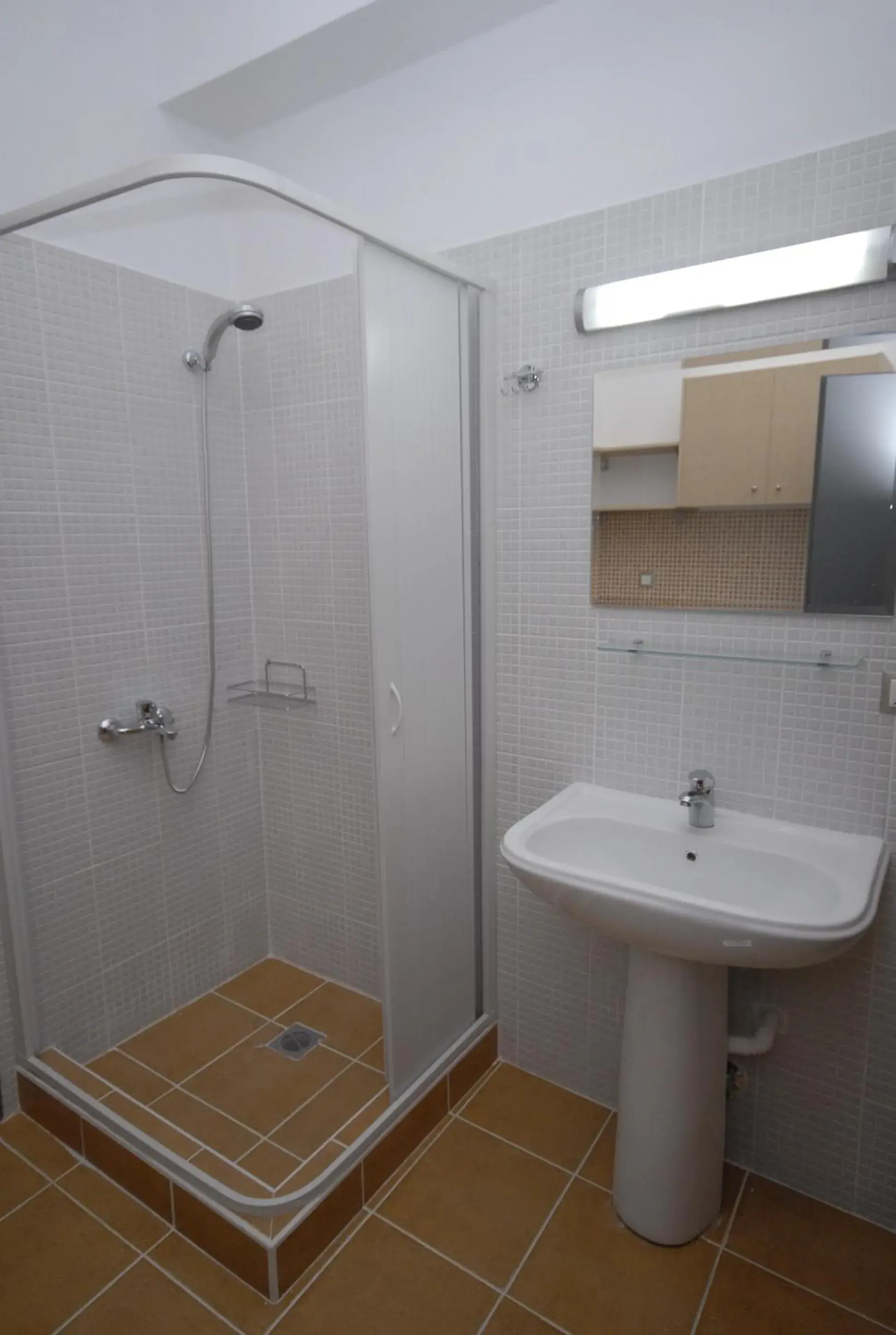 6 Bed Private Room in RentRooms Thessaloniki 6 Bed Private Room in RentRooms Thessaloniki