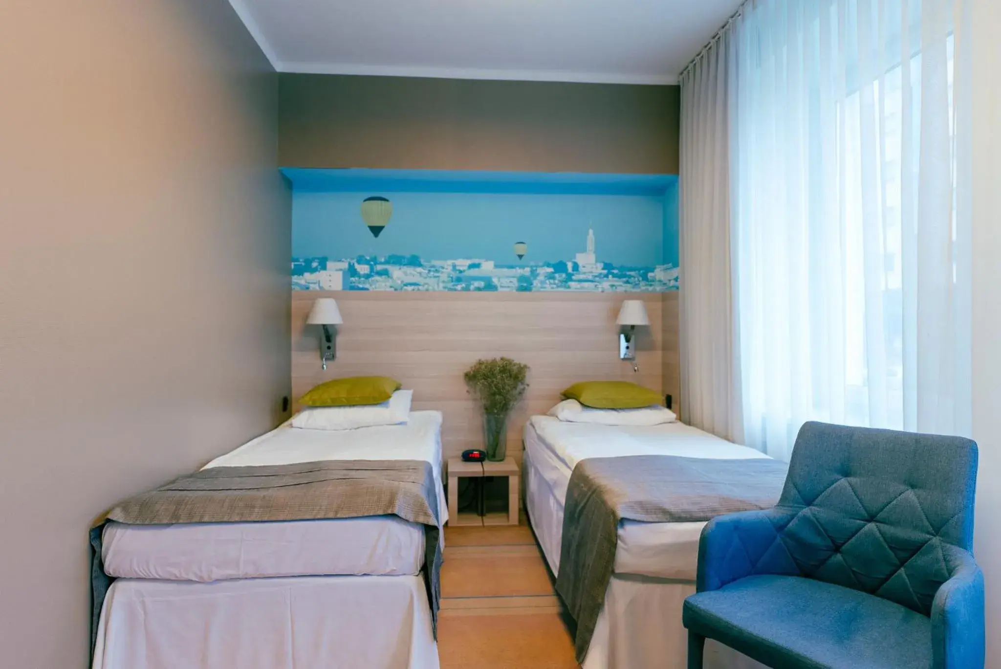 Accessible twin room with access to the wellness and fitness area in Hotel Cristal Białystok Accessible twin room with access to the wellness and fitness area in Hotel Cristal Białystok