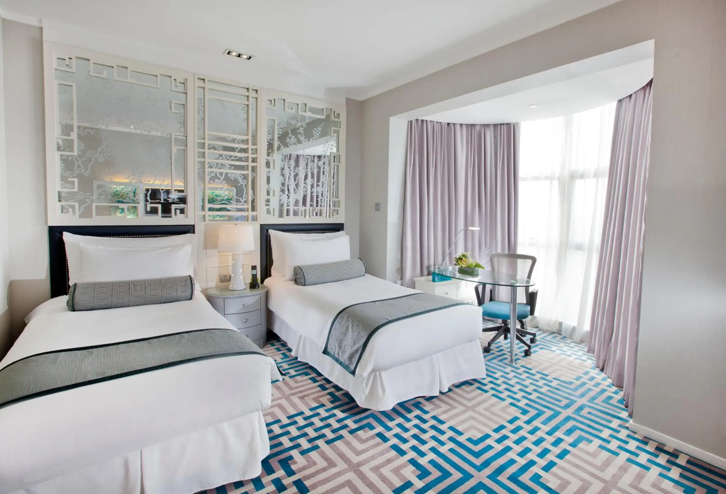 Deluxe Twin Room with City View in Dorsett Shanghai Deluxe Twin Room with City View in Dorsett Shanghai