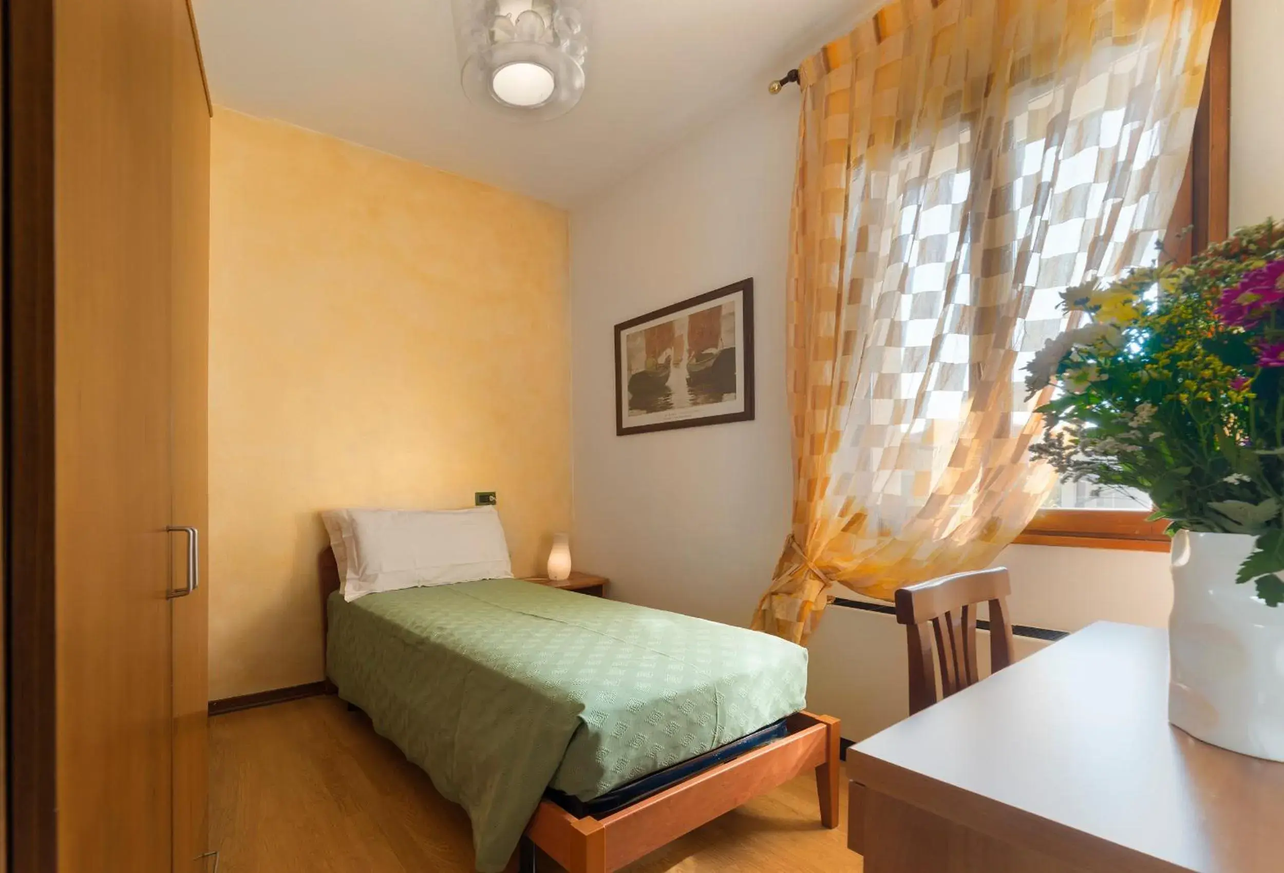 Budget Single Room in Country Hotel Al Gallo Budget Single Room in Country Hotel Al Gallo