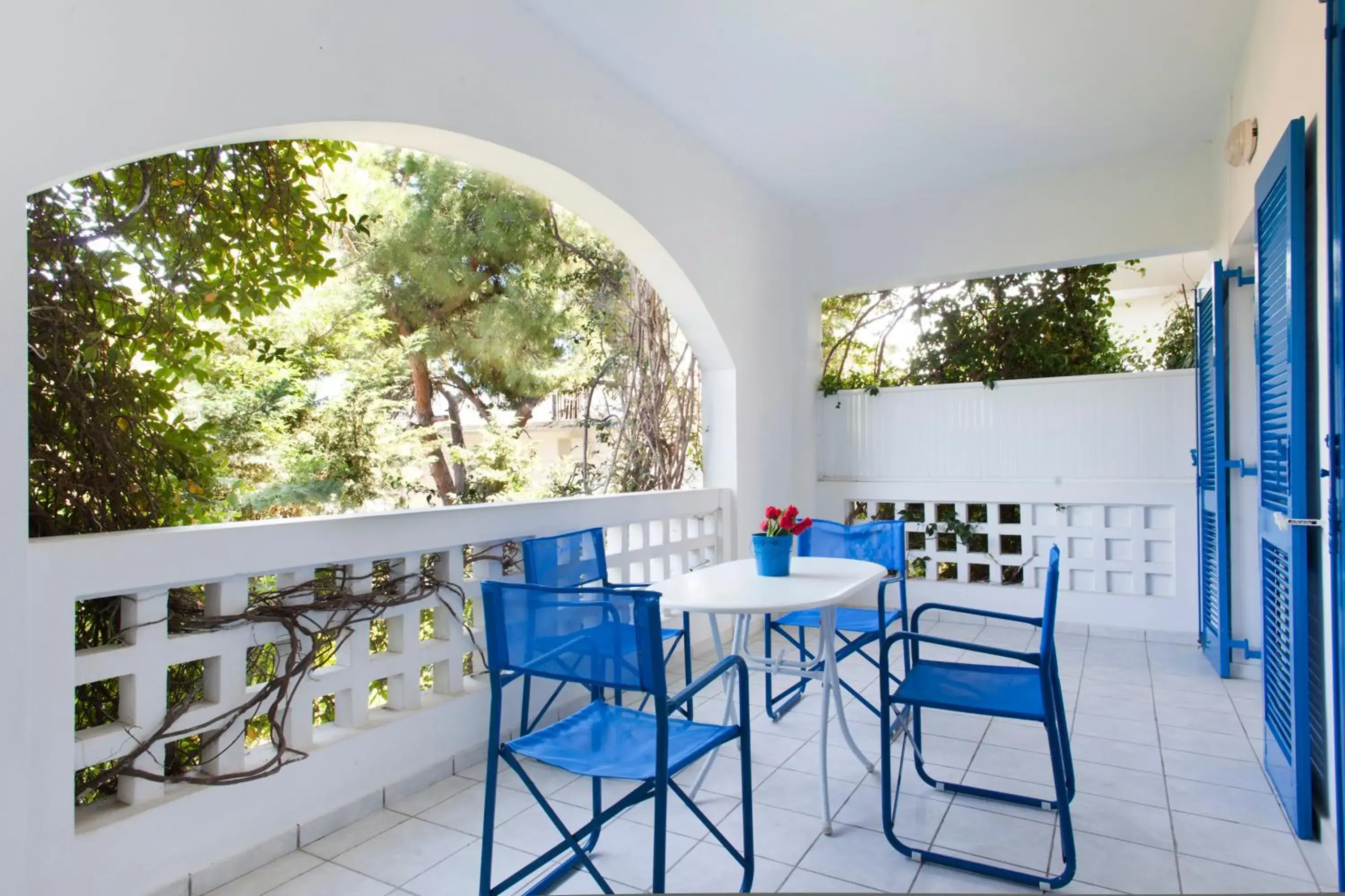 Two-Bedroom Family Apartment in Daphne's Club Hotel Apartments Two-Bedroom Family Apartment in Daphne's Club Hotel Apartments