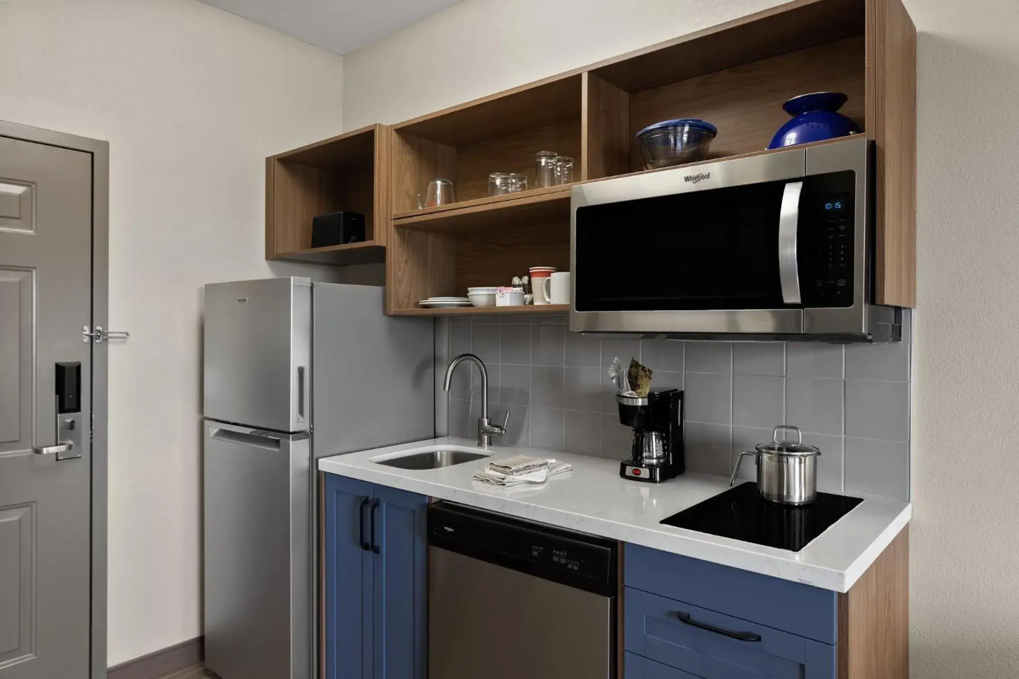 Queen Studio with Bath Tub - Disability Access in Candlewood Suites Yuma by IHG Queen Studio with Bath Tub - Disability Access in Candlewood Suites Yuma by IHG