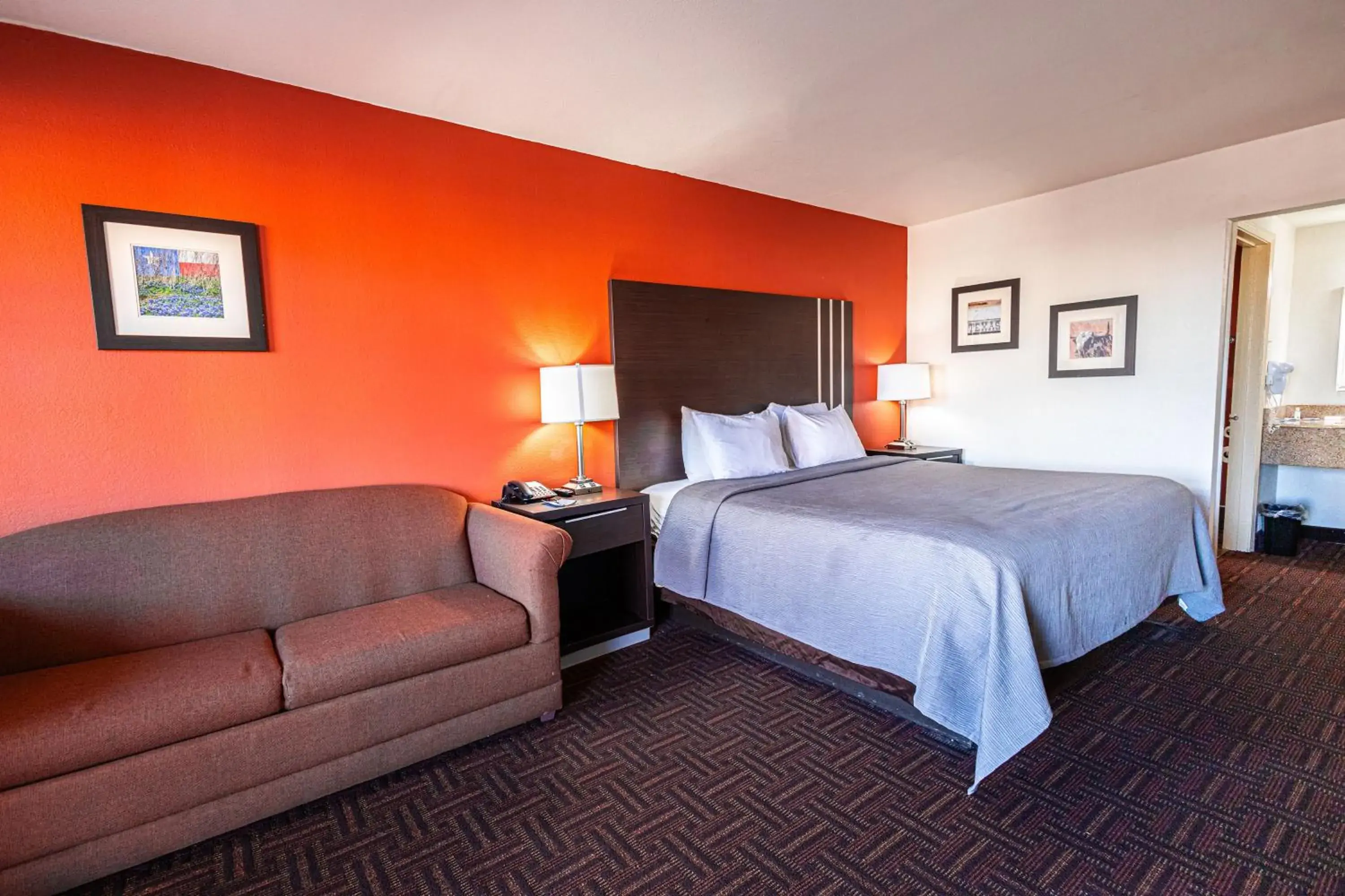 Standard King Room - Non-Smoking in Quality Inn Amarillo I-40 East Standard King Room - Non-Smoking in Quality Inn Amarillo I-40 East