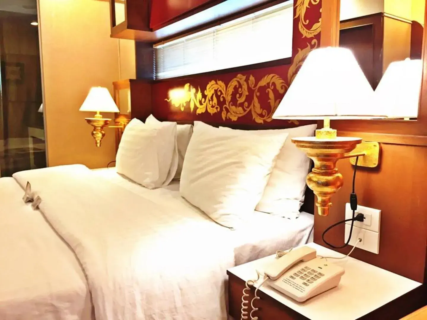 Deluxe Single Room Only with Free Round-Trip Airport Transfer - single occupancy in Mariya Boutique Hotel At Suvarnabhumi Airport Deluxe Single Room Only with Free Round-Trip Airport Transfer - single occupancy in Mariya Boutique Hotel At Suvarnabhumi Airport
