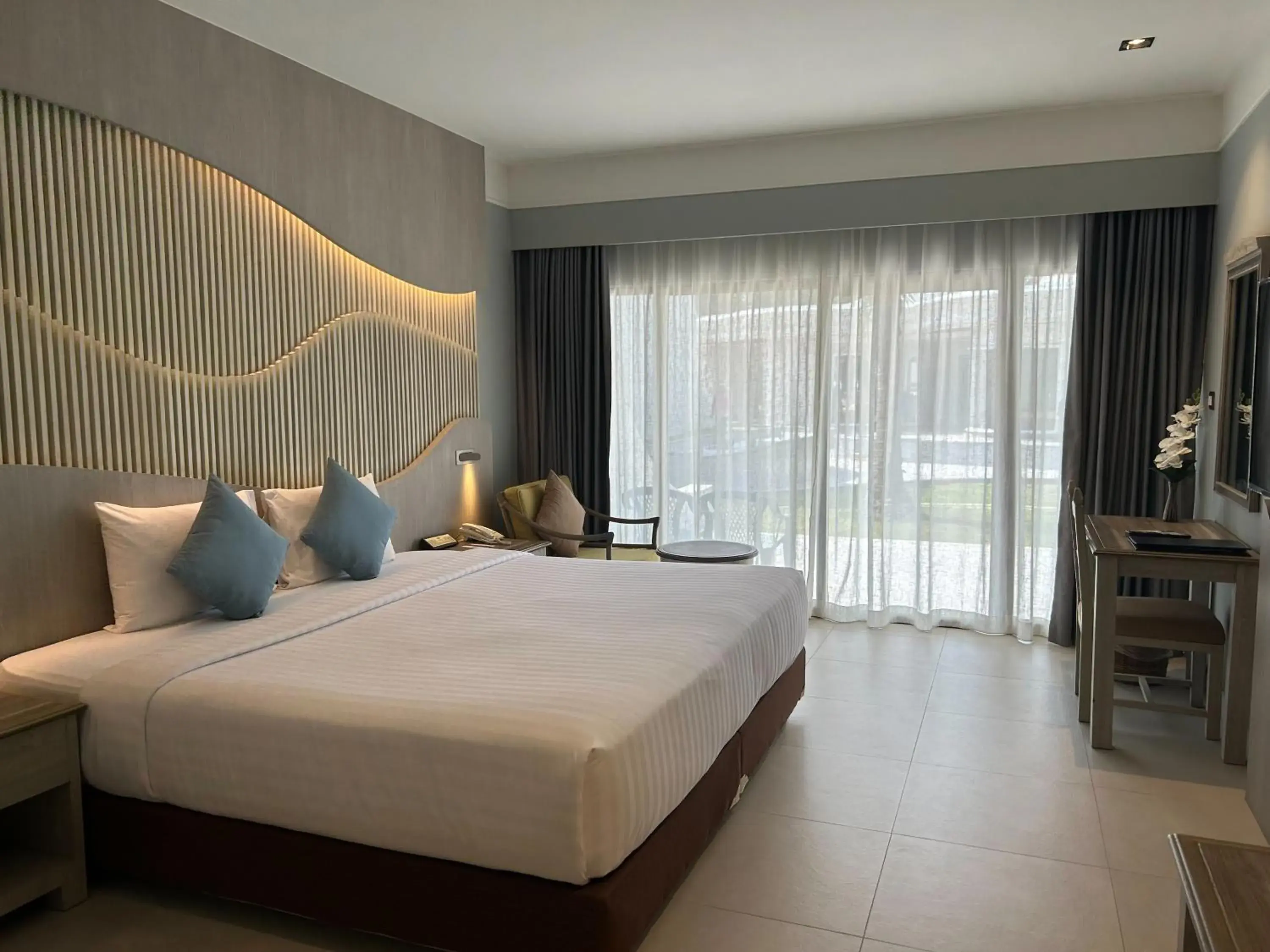 Superior Garden View King in Amora Beach Resort Phuket Superior Garden View King in Amora Beach Resort Phuket