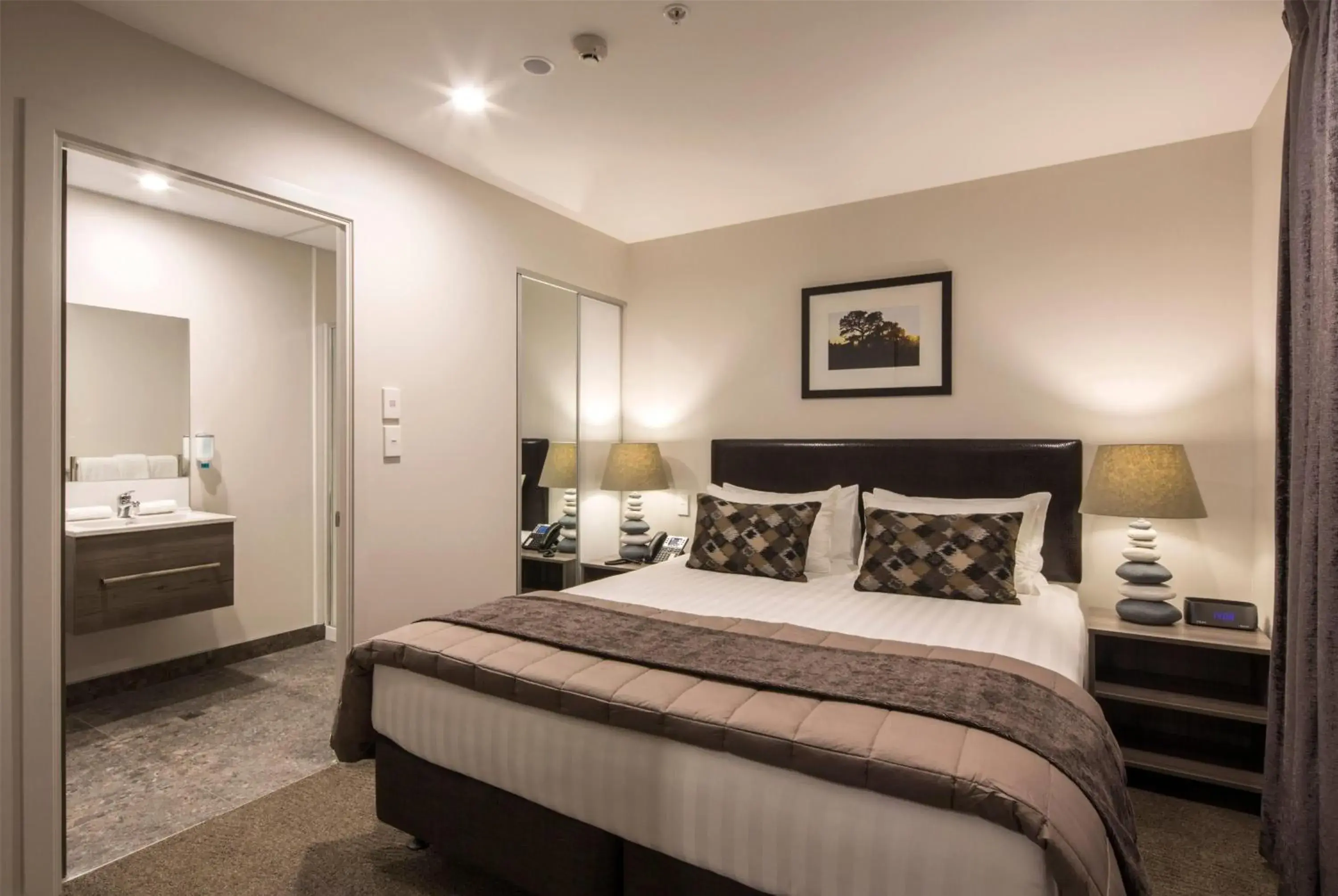 Three-Bedroom Apartment with Three King Beds in Ramada Suites by Wyndham Queenstown Remarkables Park Three-Bedroom Apartment with Three King Beds in Ramada Suites by Wyndham Queenstown Remarkables Park