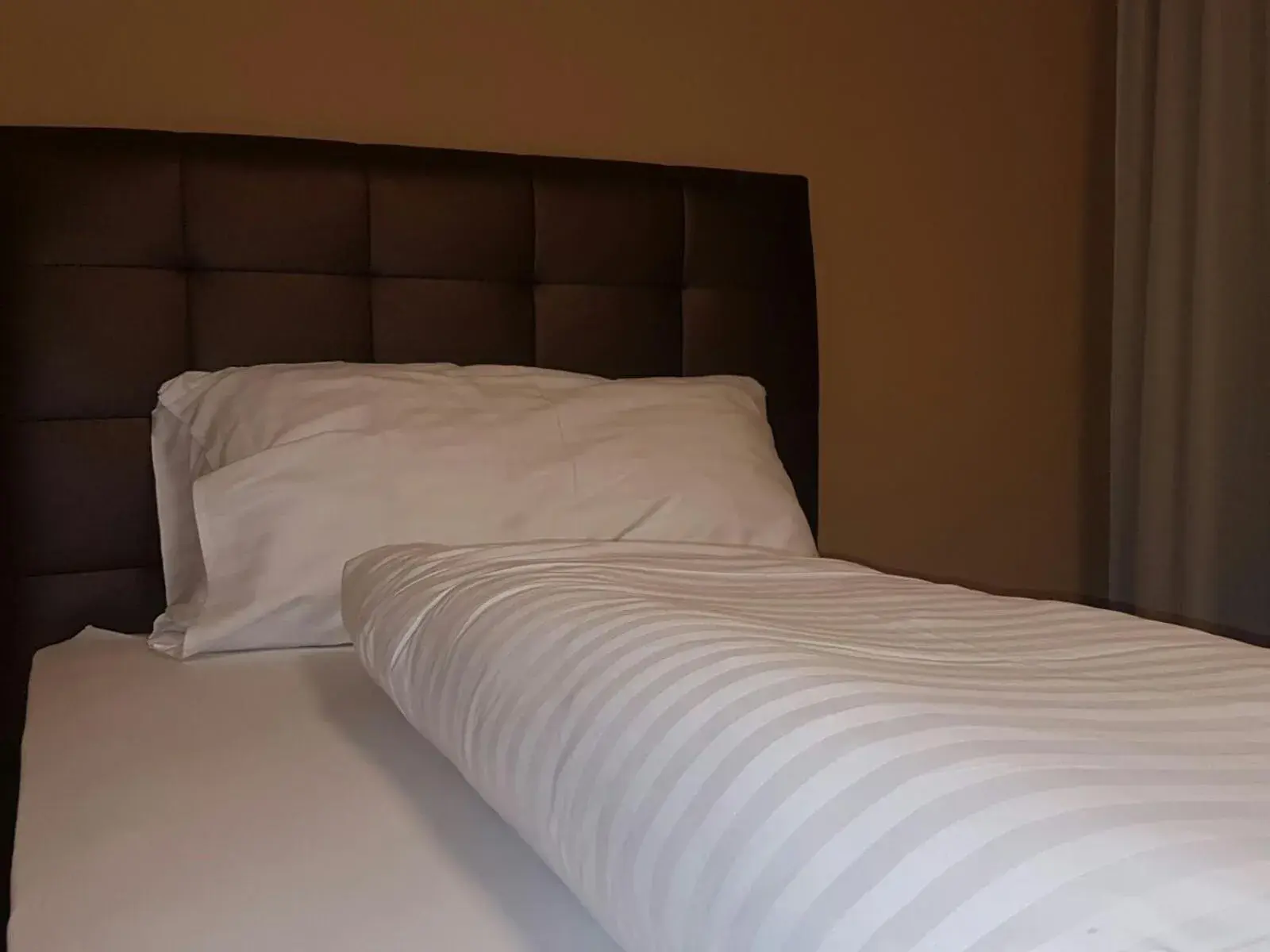 Single Room with Bathroom in Hotel Bahnhof Single Room with Bathroom in Hotel Bahnhof