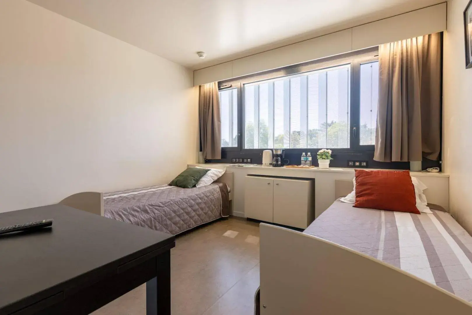 Studio Twin in Study Hôtel Bordeaux Lormont Studio Twin in Study Hôtel Bordeaux Lormont