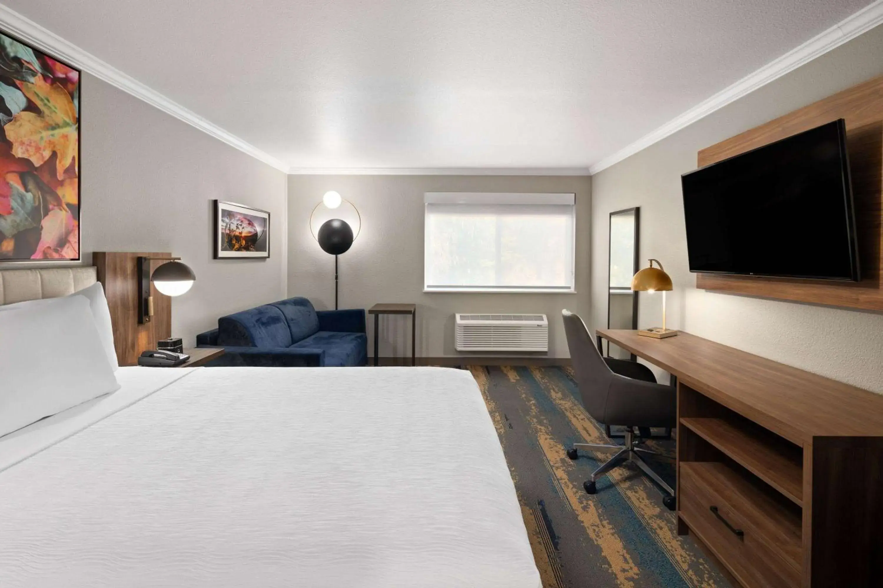 Deluxe Queen Room with Sofa Bed - Non-Smoking in La Quinta Inn & Suites by Wyndham Yakima Downtown Deluxe Queen Room with Sofa Bed - Non-Smoking in La Quinta Inn & Suites by Wyndham Yakima Downtown