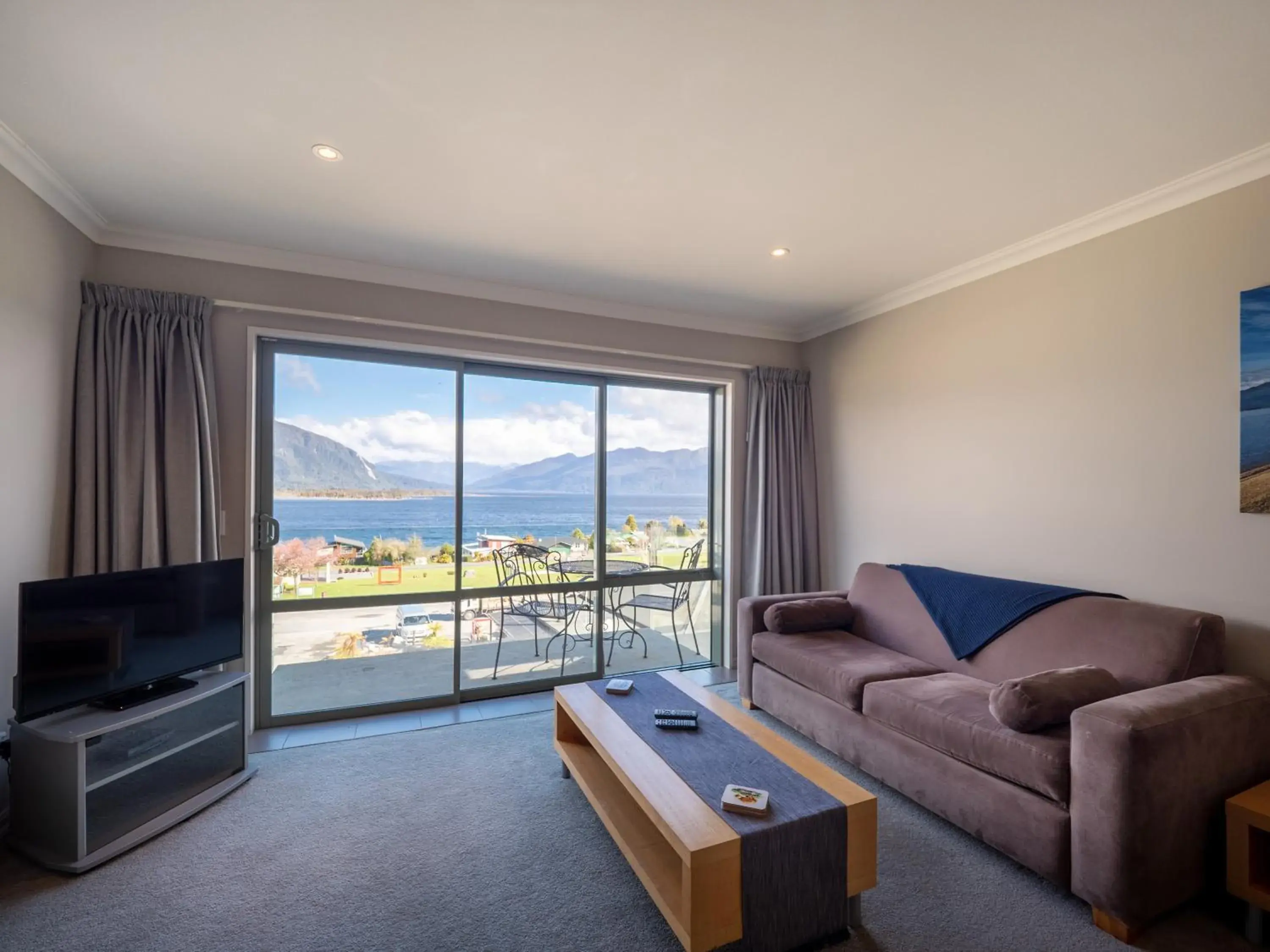 Family Apartment with Lake View in Hotel Lake Brunner Family Apartment with Lake View in Hotel Lake Brunner