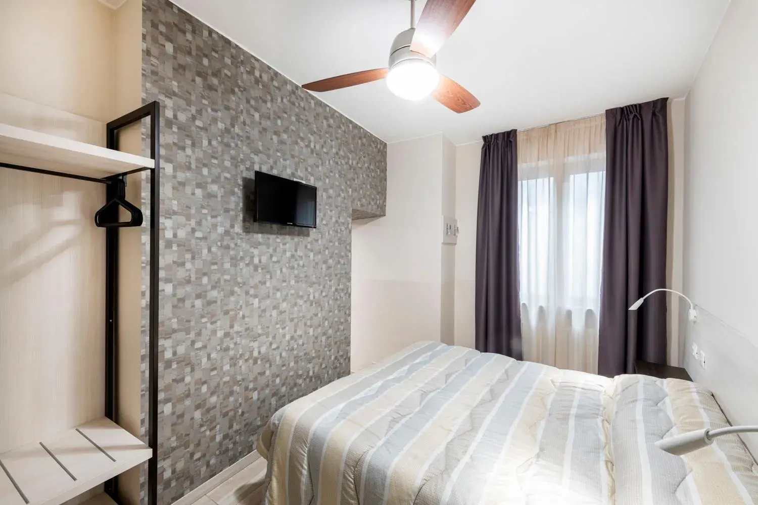 Economy Double or Twin Room with Courtyard View in Hotel Argegno Economy Double or Twin Room with Courtyard View in Hotel Argegno