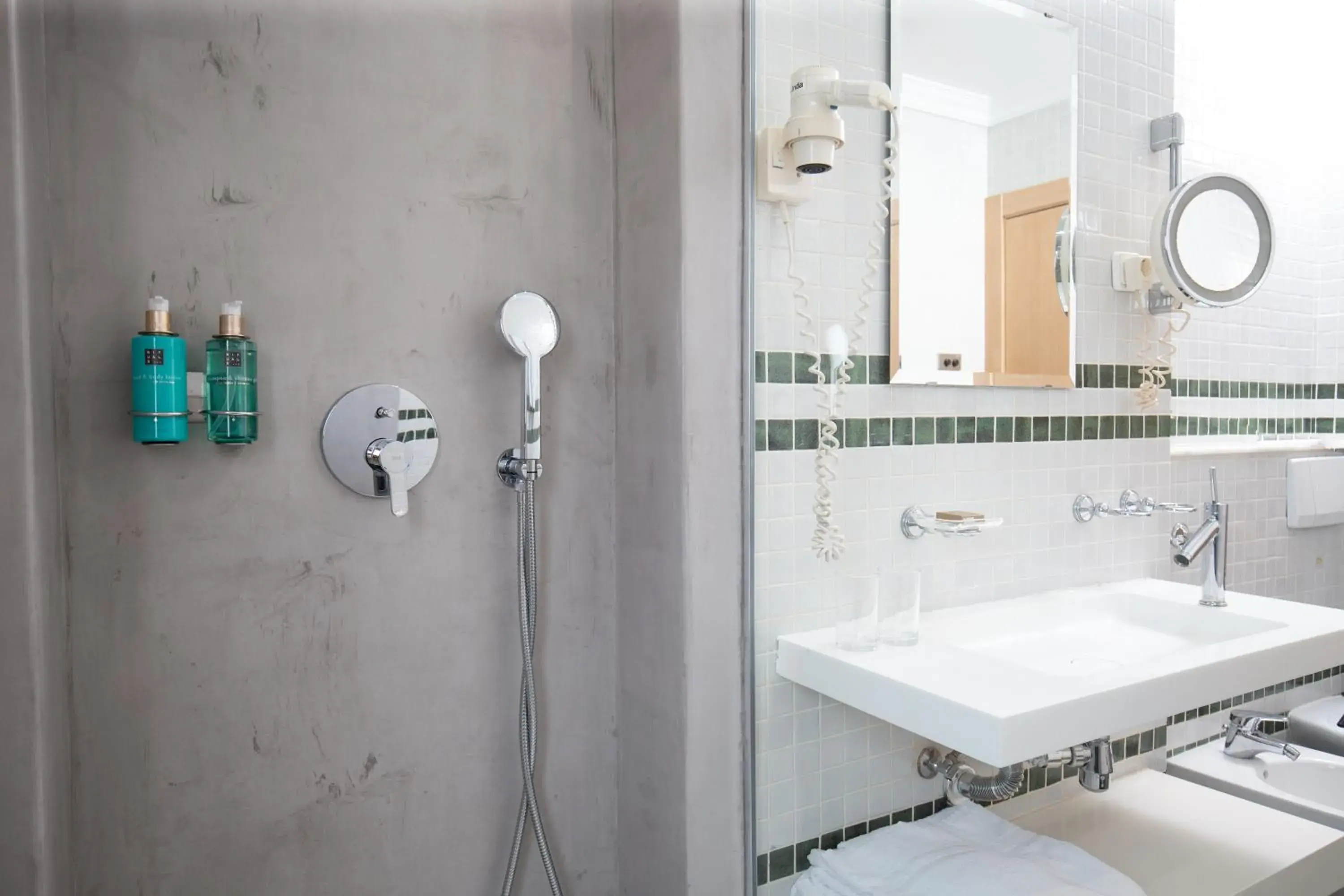 Superior Double Room in Hotel Nou Romà Superior Double Room in Hotel Nou Romà