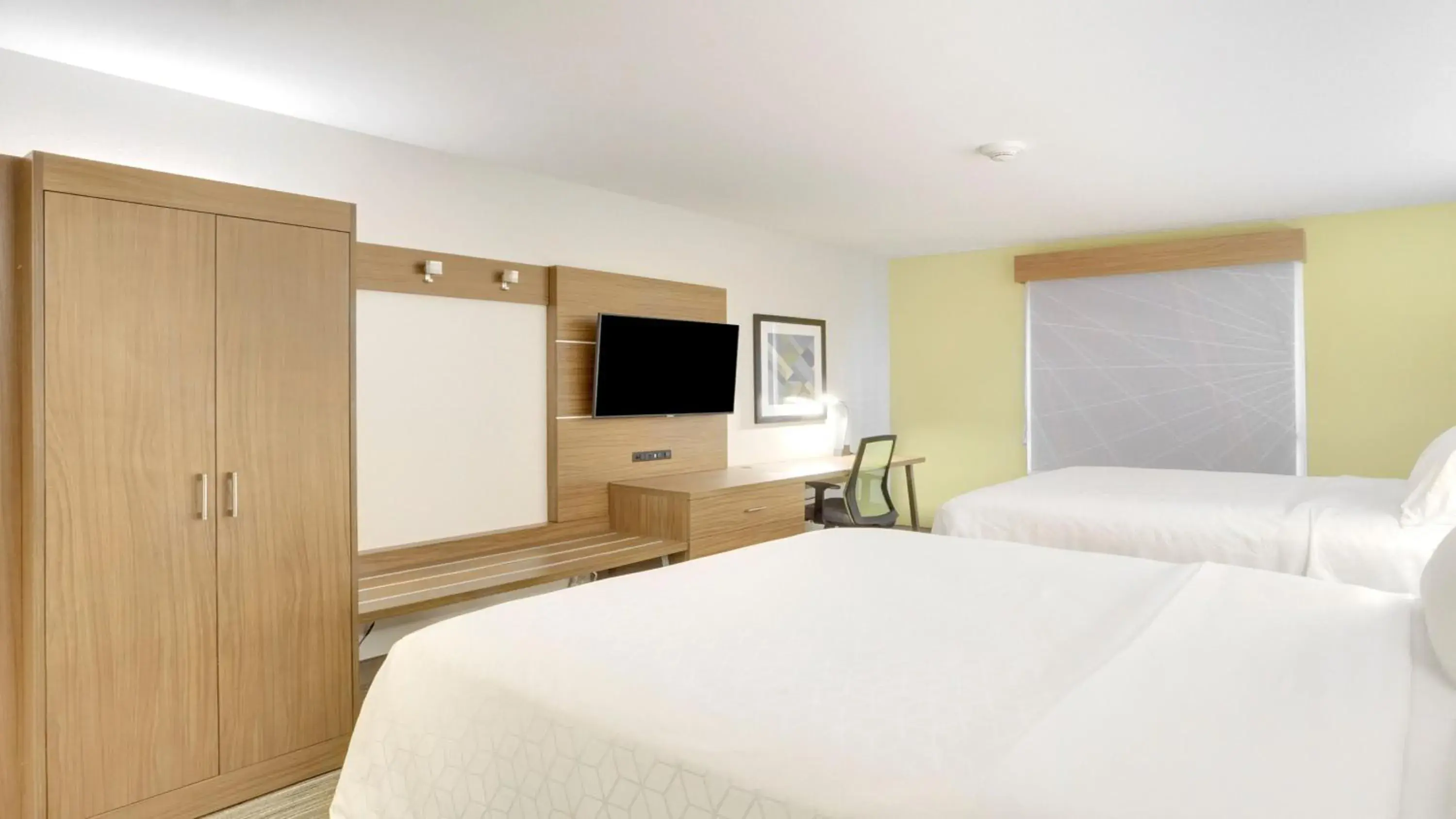 Standard Room with Two Queen Beds in Holiday Inn Express Hotel & Suites Portland by IHG Standard Room with Two Queen Beds in Holiday Inn Express Hotel & Suites Portland by IHG