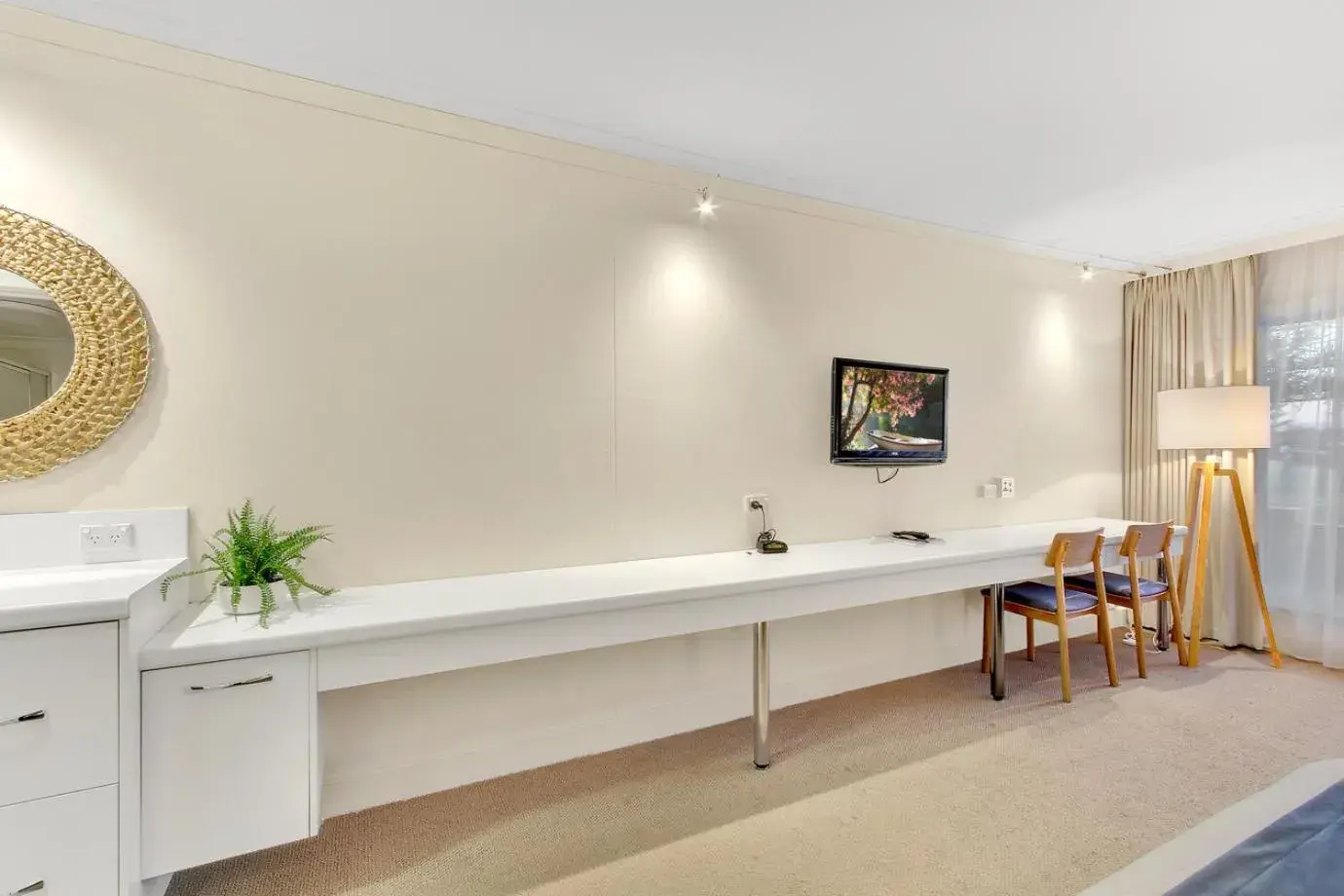 Guest Room in Bellevue On The Lakes Guest Room in Bellevue On The Lakes