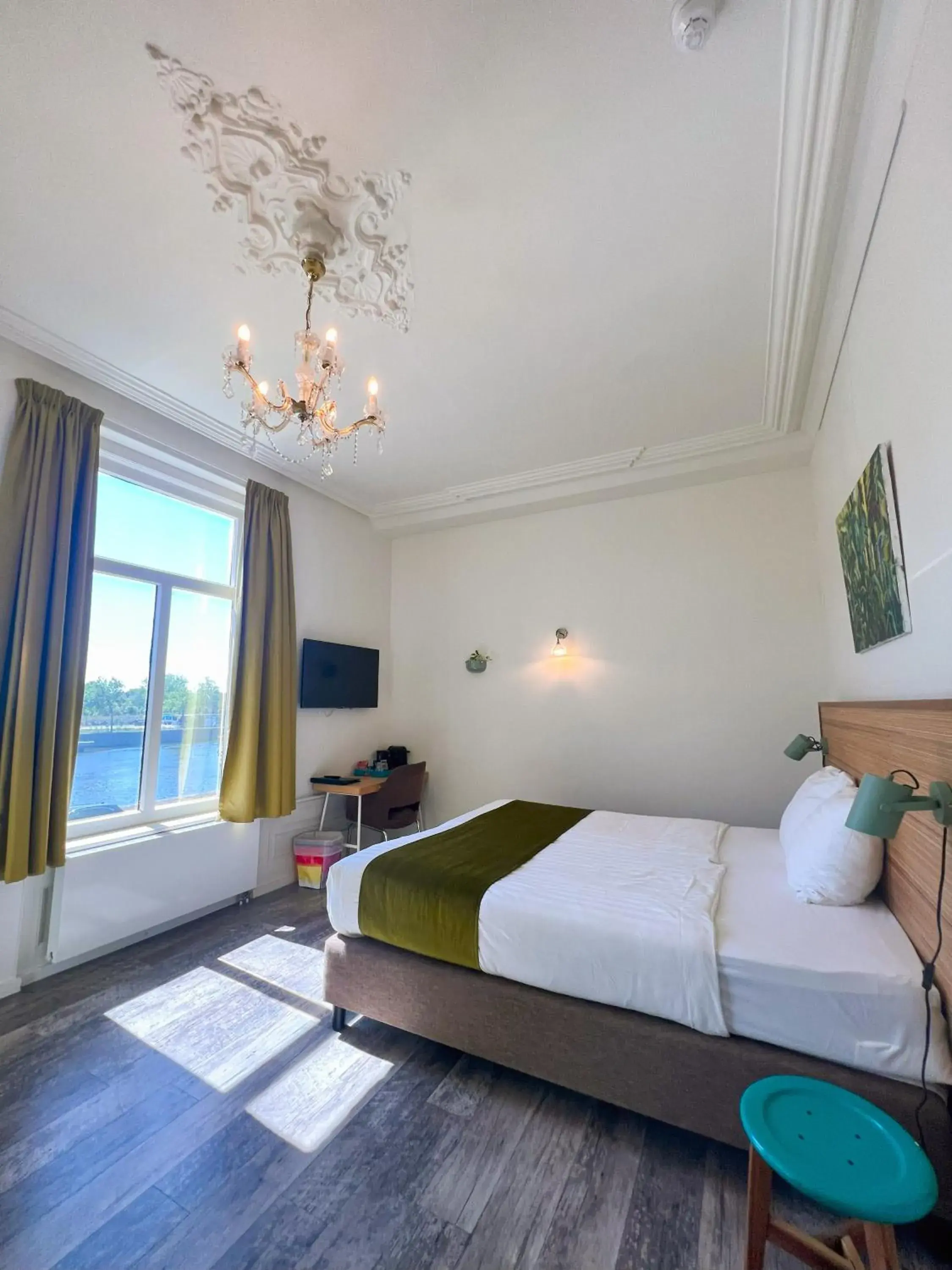 Deluxe Double Room with Balcony in Hotel Loskade 45 Deluxe Double Room with Balcony in Hotel Loskade 45