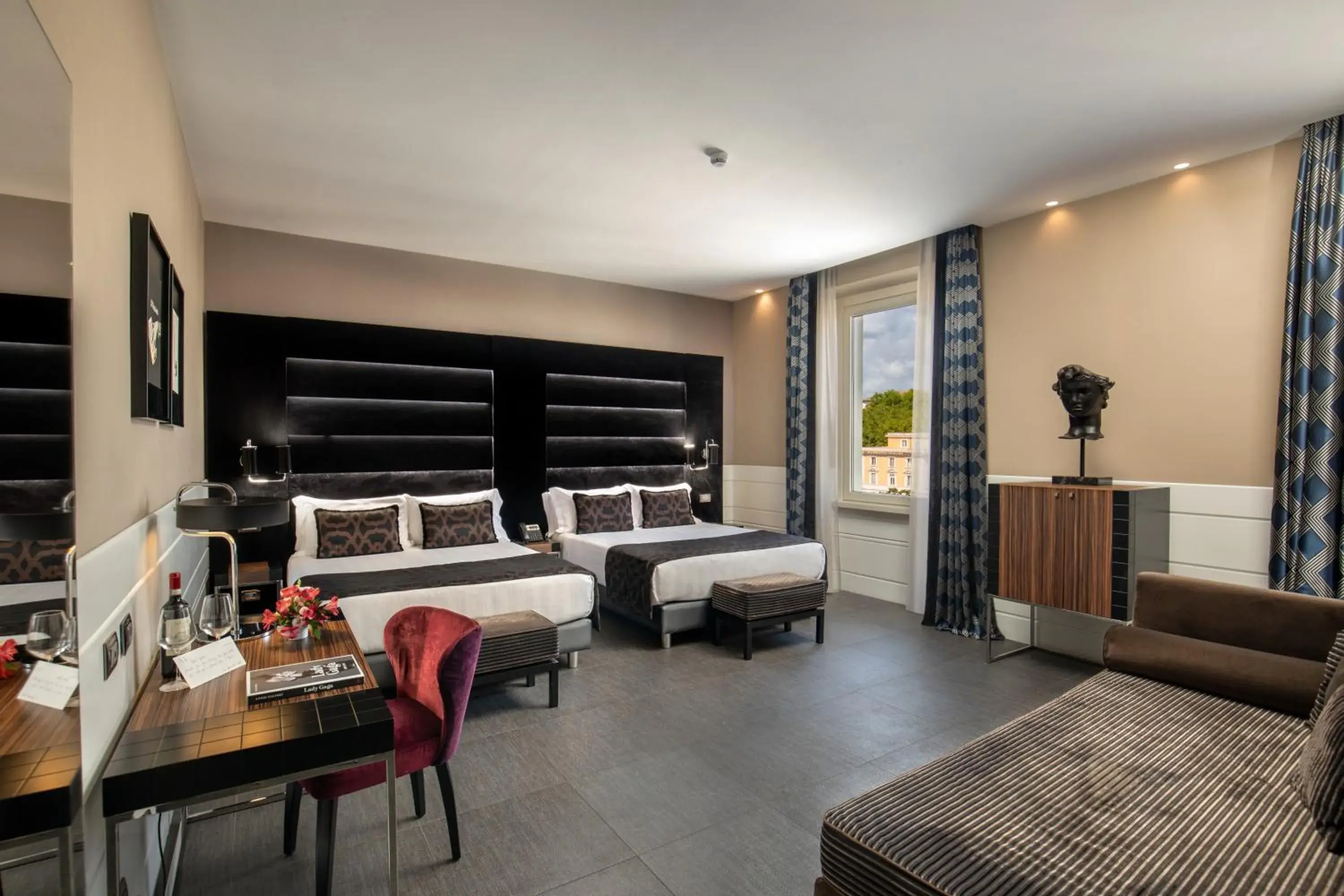 Quadruple Open Suite in The Glam Quadruple Open Suite in The Glam