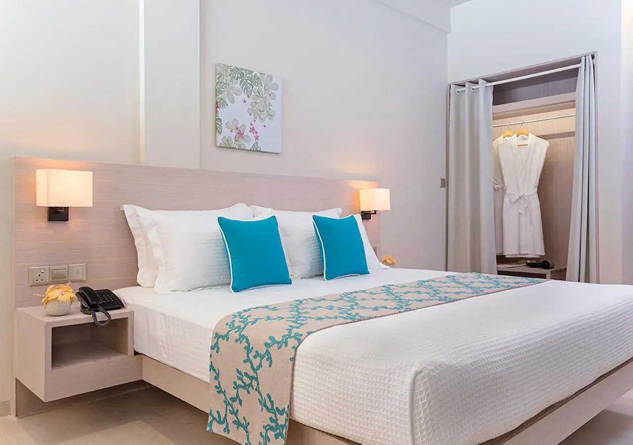 Deluxe Room with partial Ocean View & Balcony in Malahini Kuda Bandos Resort Deluxe Room with partial Ocean View & Balcony in Malahini Kuda Bandos Resort