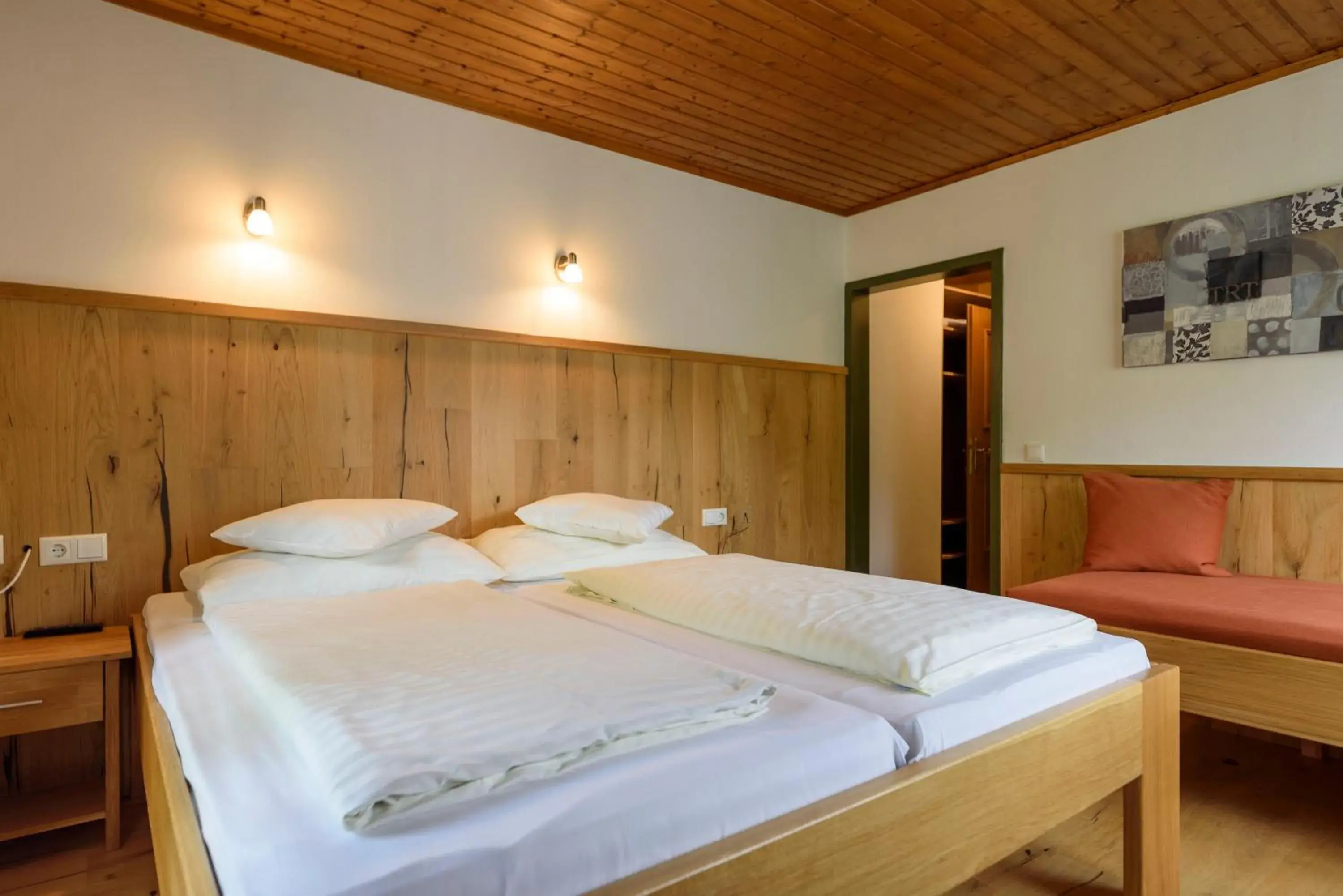 Budget Triple Room in Hotel Landhaus Ausswinkl Budget Triple Room in Hotel Landhaus Ausswinkl