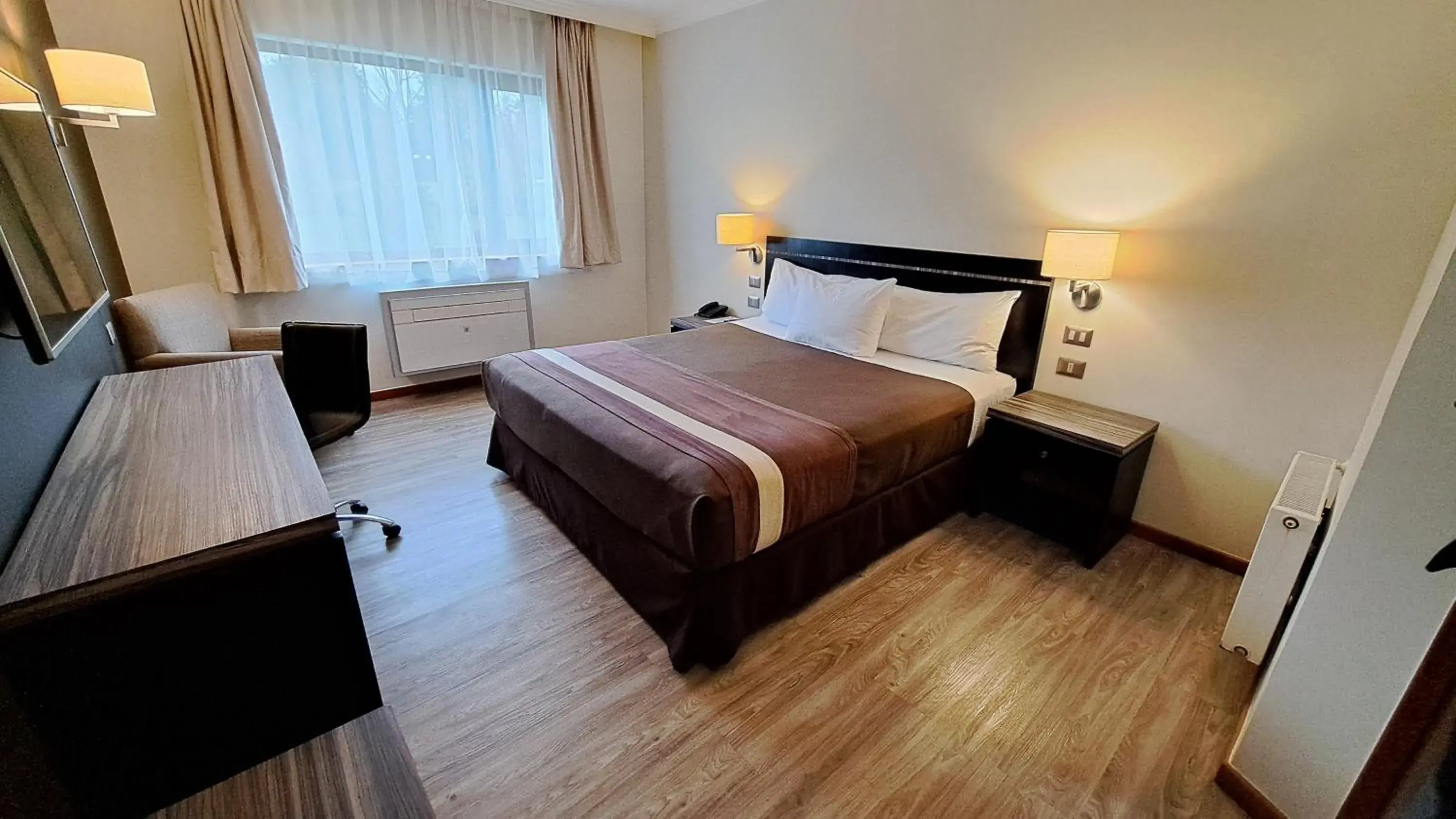 King Room - single occupancy in Hotel Diego de Almagro Osorno King Room - single occupancy in Hotel Diego de Almagro Osorno