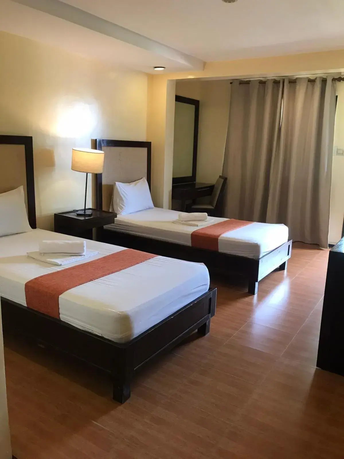 Deluxe Twin Room in Subic Grand Seas Resort Deluxe Twin Room in Subic Grand Seas Resort