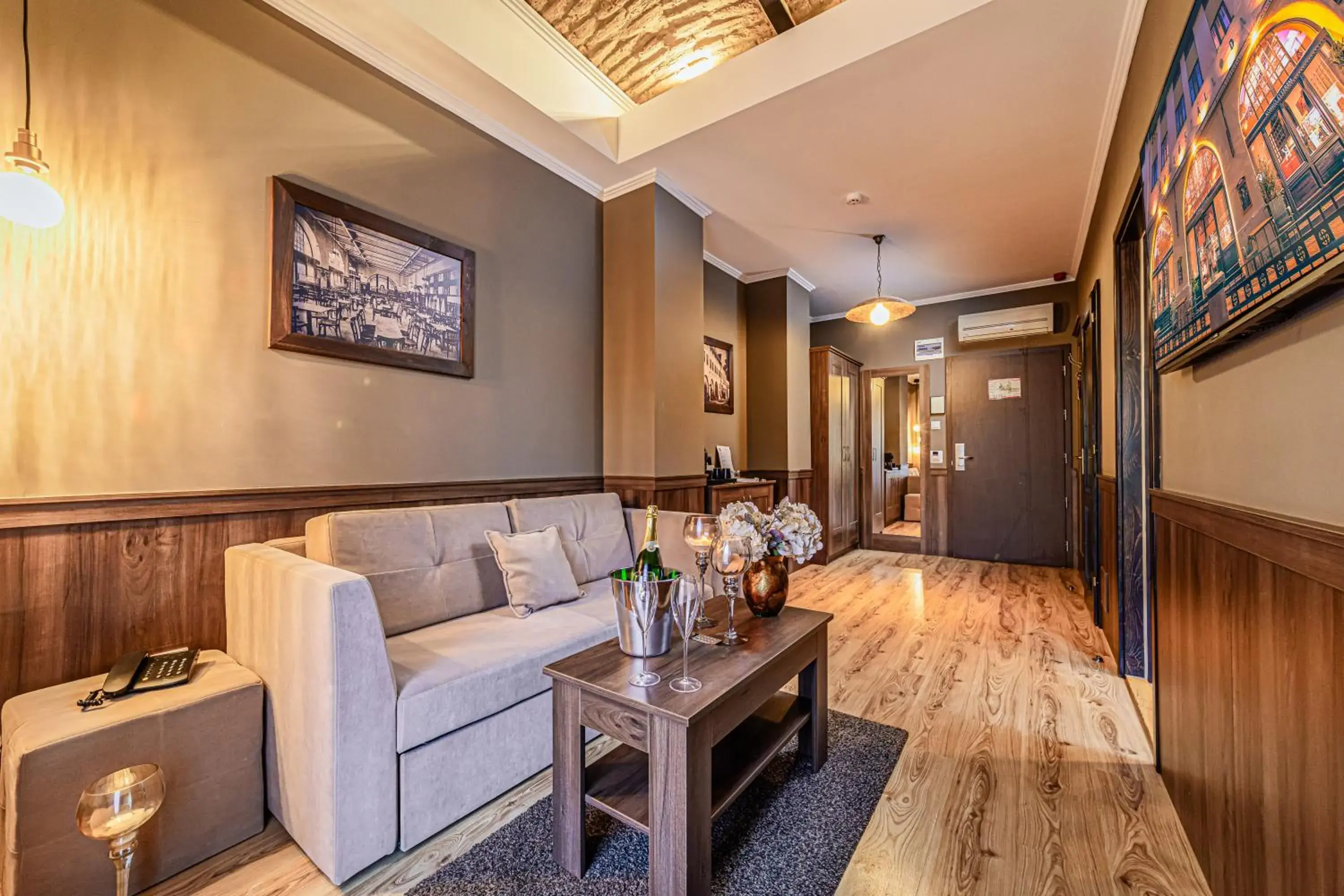 Deluxe Suite in Komló Hotel Gyula Deluxe Suite in Komló Hotel Gyula