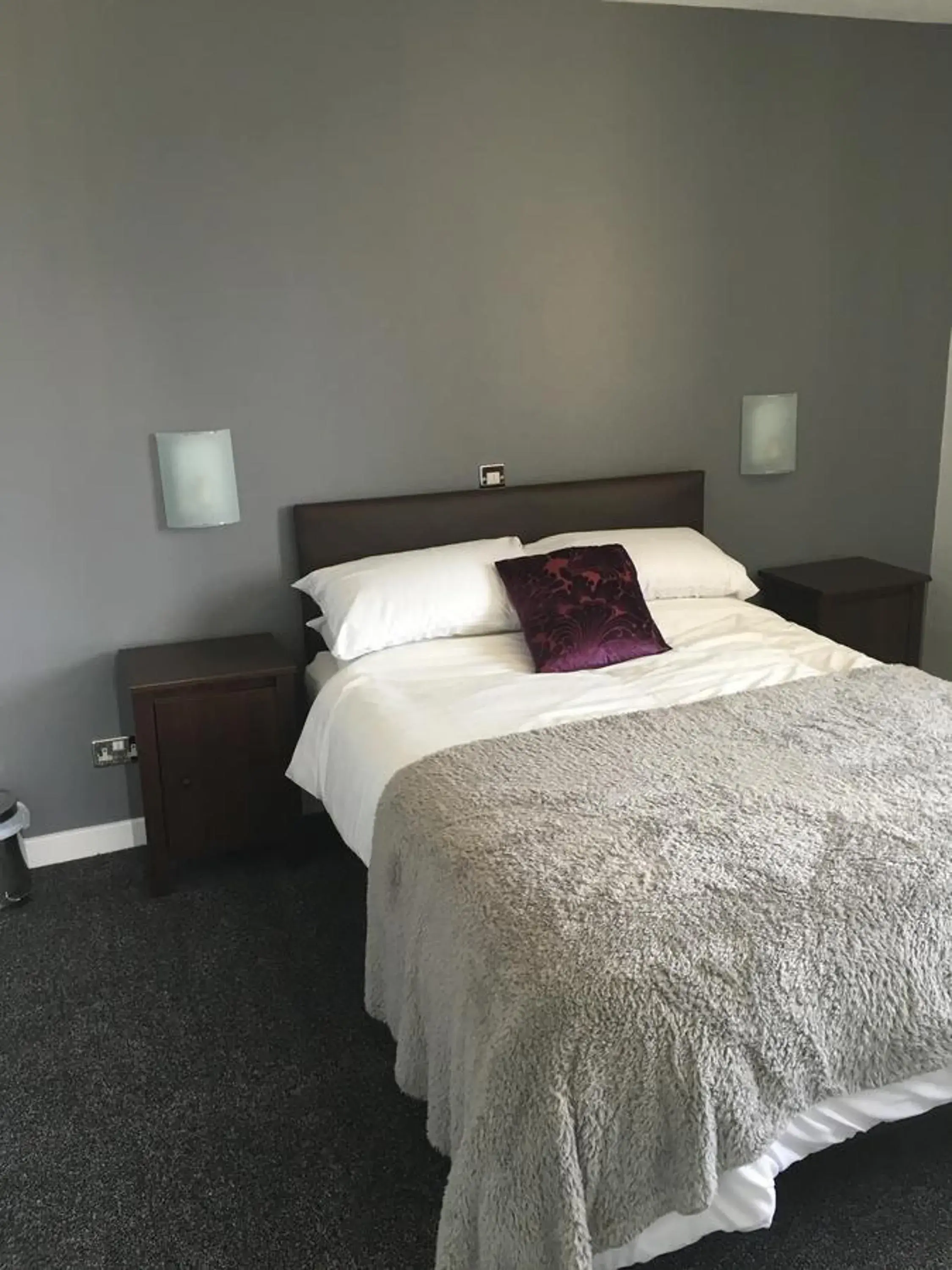 Small Double Room in Highgate Inn Hotel Small Double Room in Highgate Inn Hotel