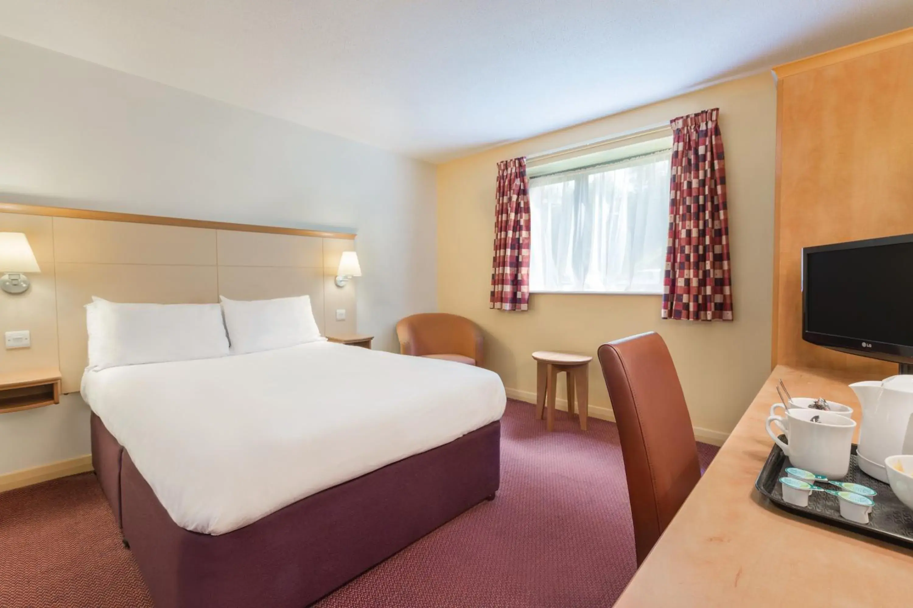 Double Room - Disability Access in Days Inn Winchester Double Room - Disability Access in Days Inn Winchester