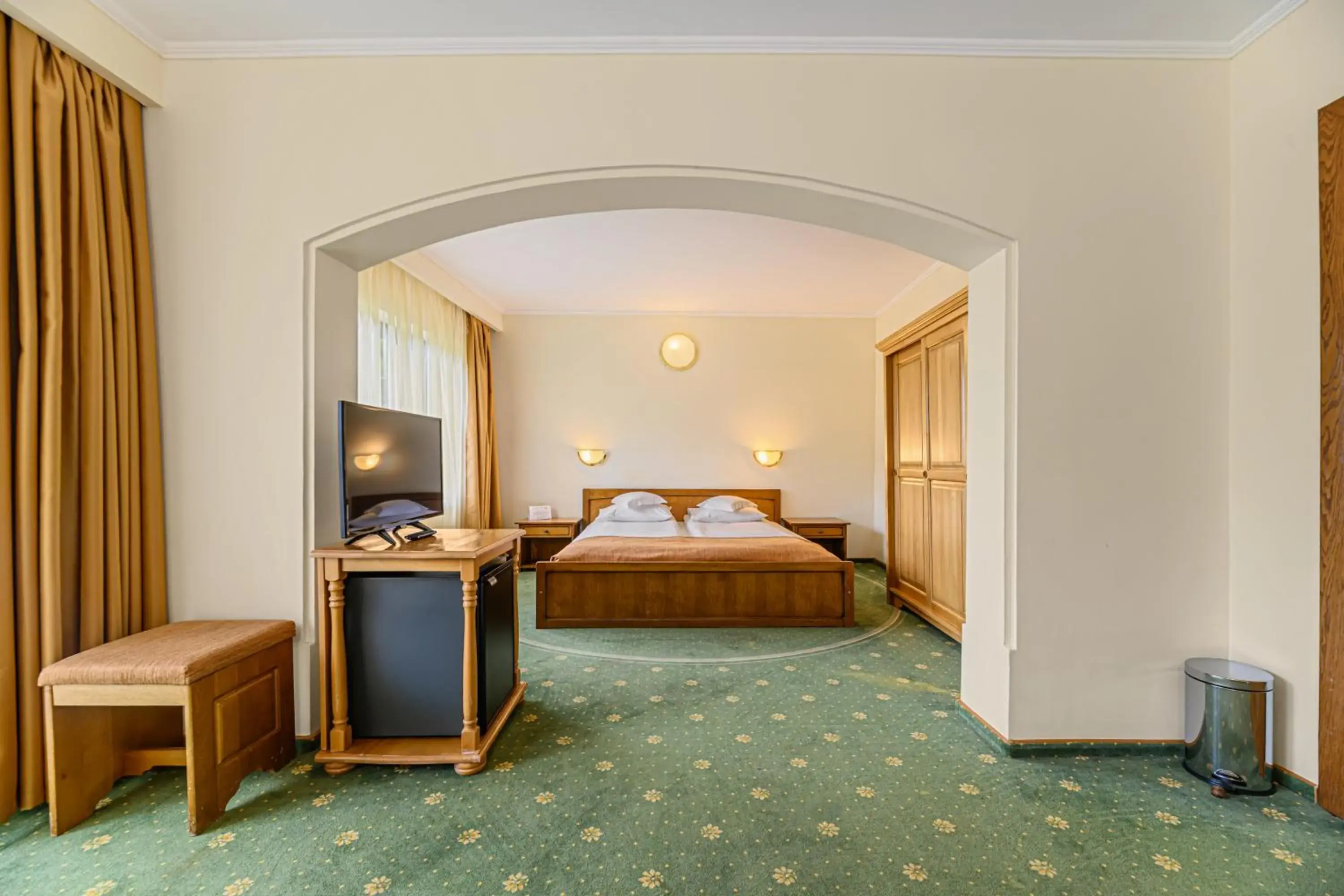 Family Room with Mountain View - single occupancy in Hotel Casa Viorel jacuzzi & saunas Family Room with Mountain View - single occupancy in Hotel Casa Viorel jacuzzi & saunas