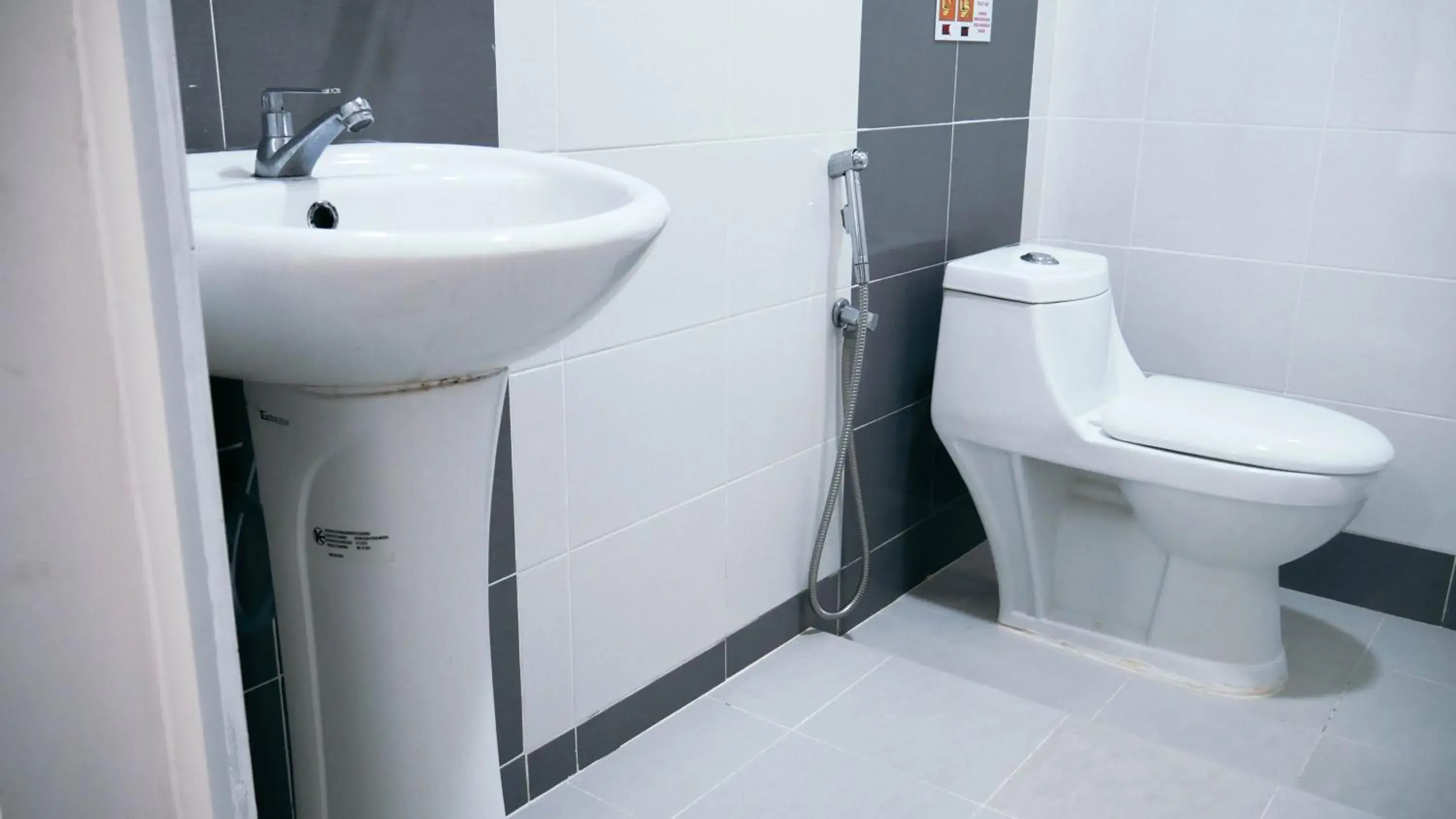 Twin Room with Private Bathroom in Sura Inn Twin Room with Private Bathroom in Sura Inn