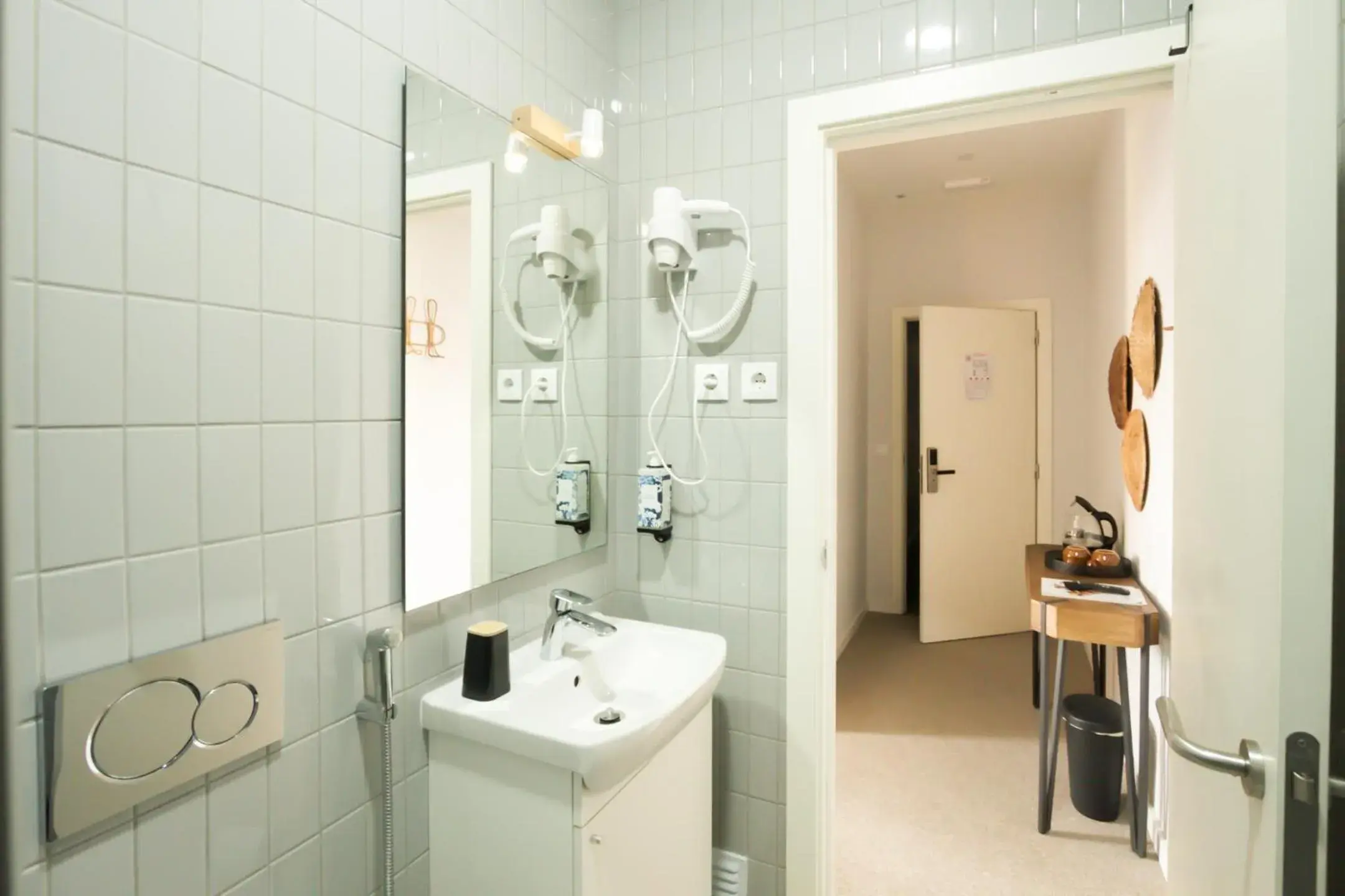 Double Room with Pool View in PTM DownTown Hostel&Suites Double Room with Pool View in PTM DownTown Hostel&Suites