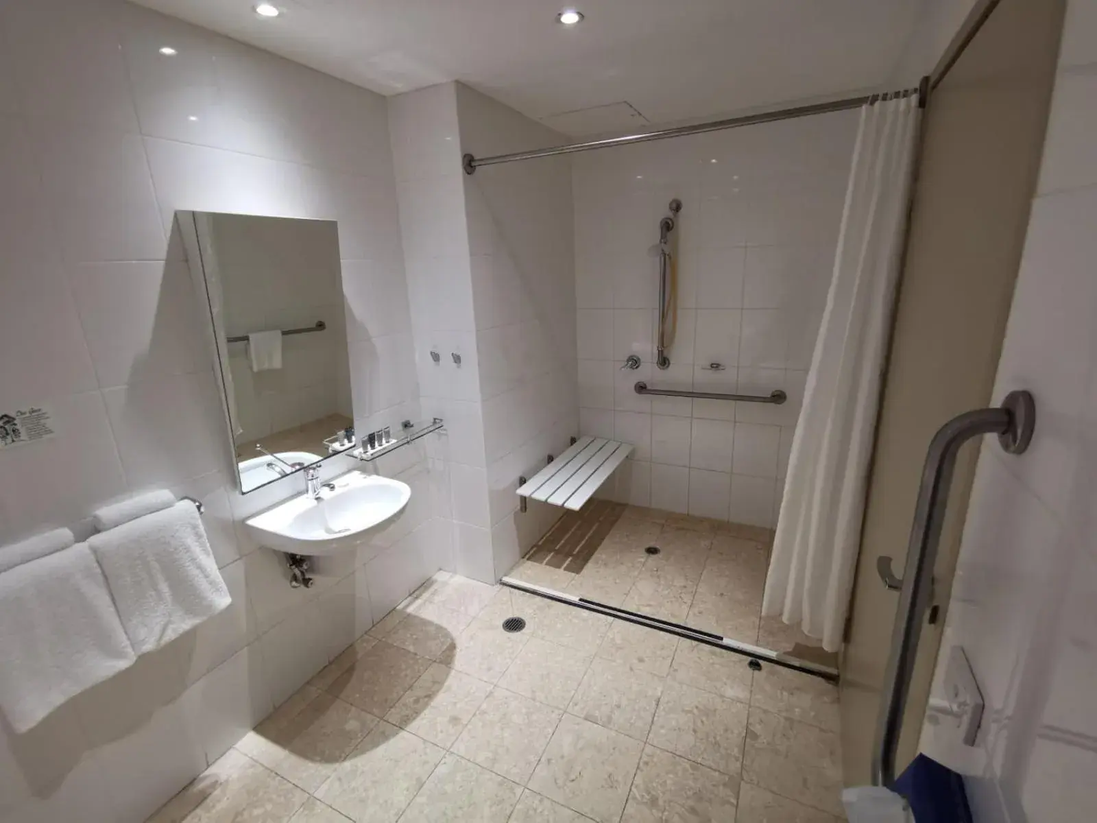 Accessible Room-Daily Housekeeping in APX Darling Harbour Accessible Room-Daily Housekeeping in APX Darling Harbour