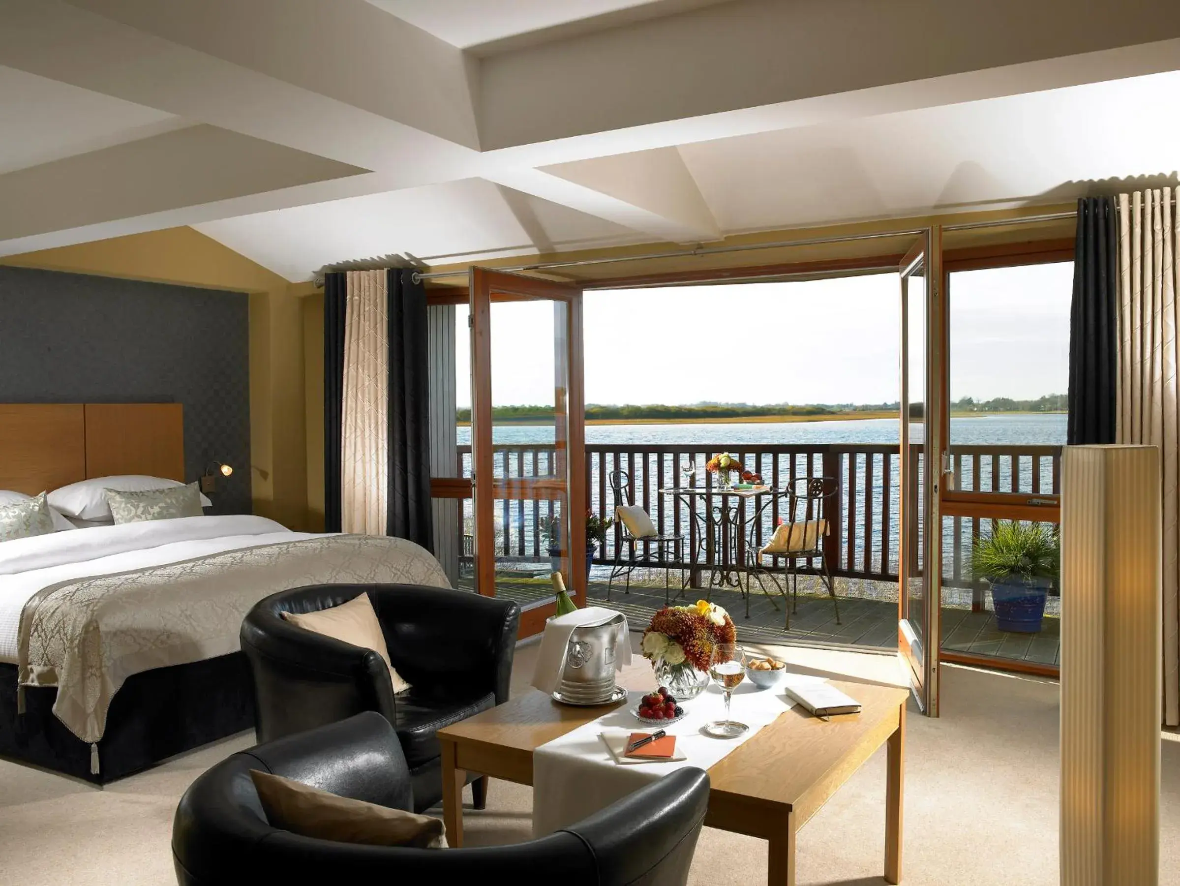 Suite with Balcony in Wineport Lodge Suite with Balcony in Wineport Lodge