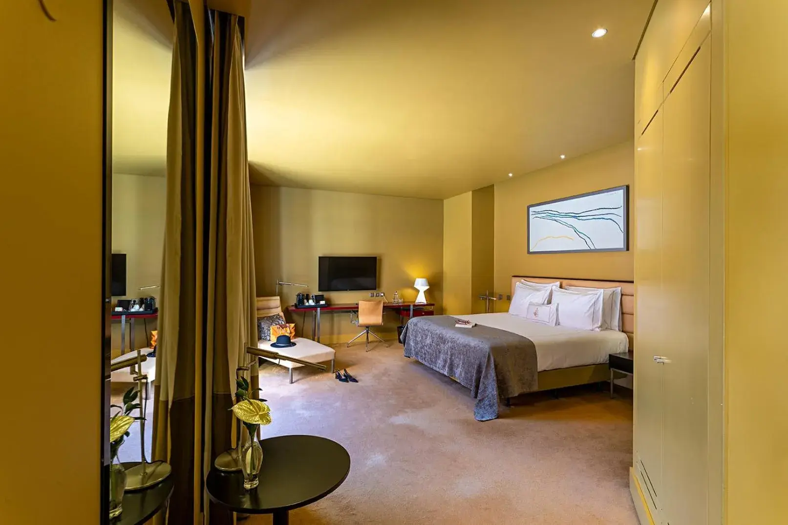 Deluxe Double or Twin Room with River View in Pestana Palacio do Freixo, Pousada & National Monument - The Leading Hotels of the World Deluxe Double or Twin Room with River View in Pestana Palacio do Freixo, Pousada & National Monument - The Leading Hotels of the World