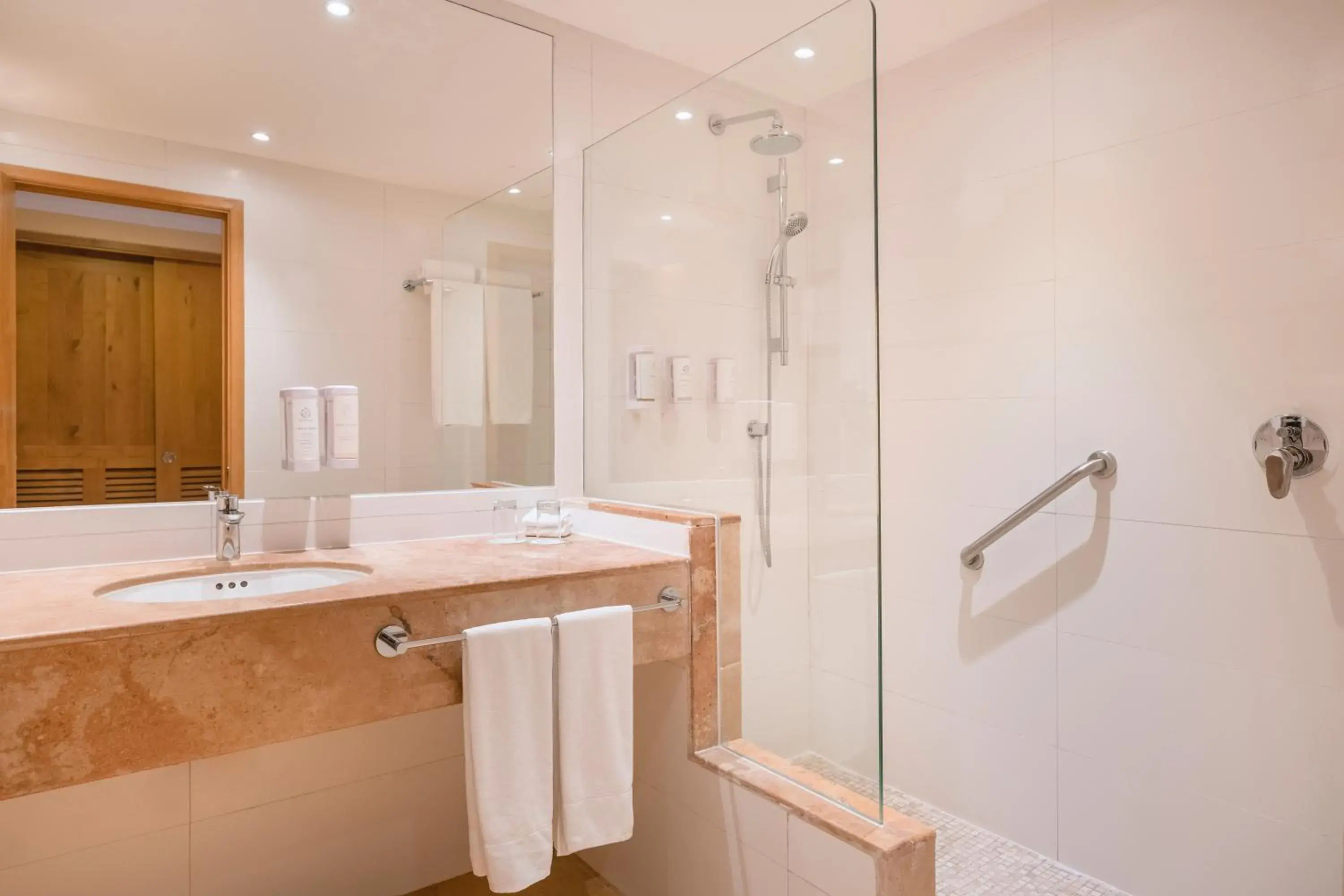 Standard Room (2 Adults + 2 Children) in Iberostar Selection Paraíso Lindo - All Inclusive Standard Room (2 Adults + 2 Children) in Iberostar Selection Paraíso Lindo - All Inclusive