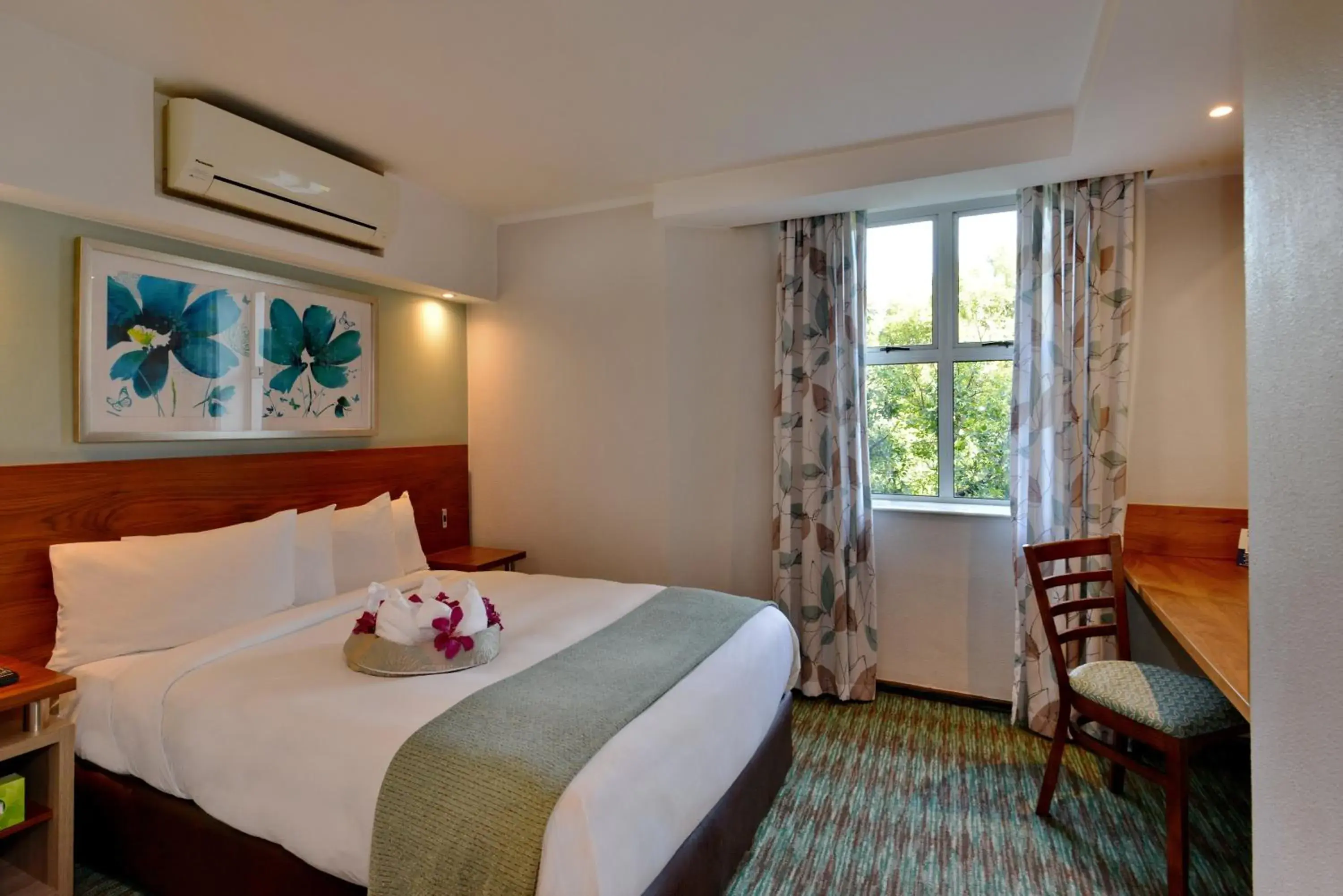 King Room in Town Lodge Waterfall, Midrand King Room in Town Lodge Waterfall, Midrand