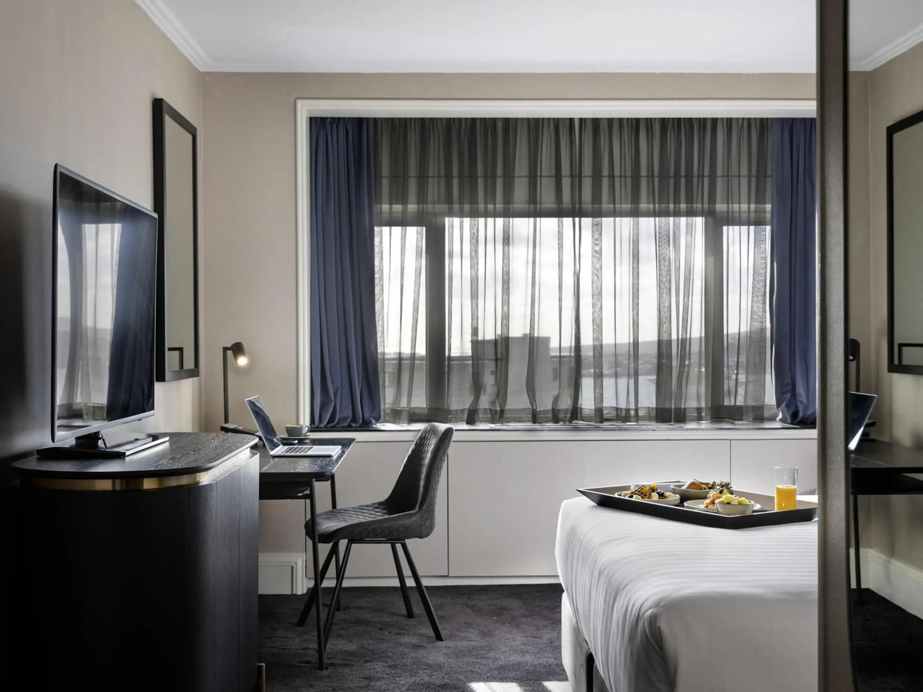 Deluxe King Room in Pullman Auckland Hotel & Apartments Deluxe King Room in Pullman Auckland Hotel & Apartments