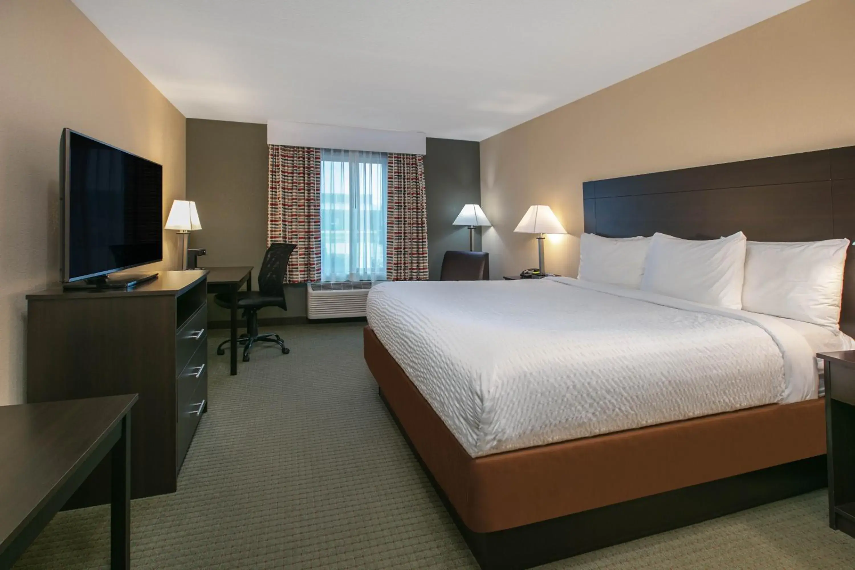 King Room - Mobility Access/Non-Smoking in Days Inn & Suites by Wyndham Florence/Jackson Area King Room - Mobility Access/Non-Smoking in Days Inn & Suites by Wyndham Florence/Jackson Area