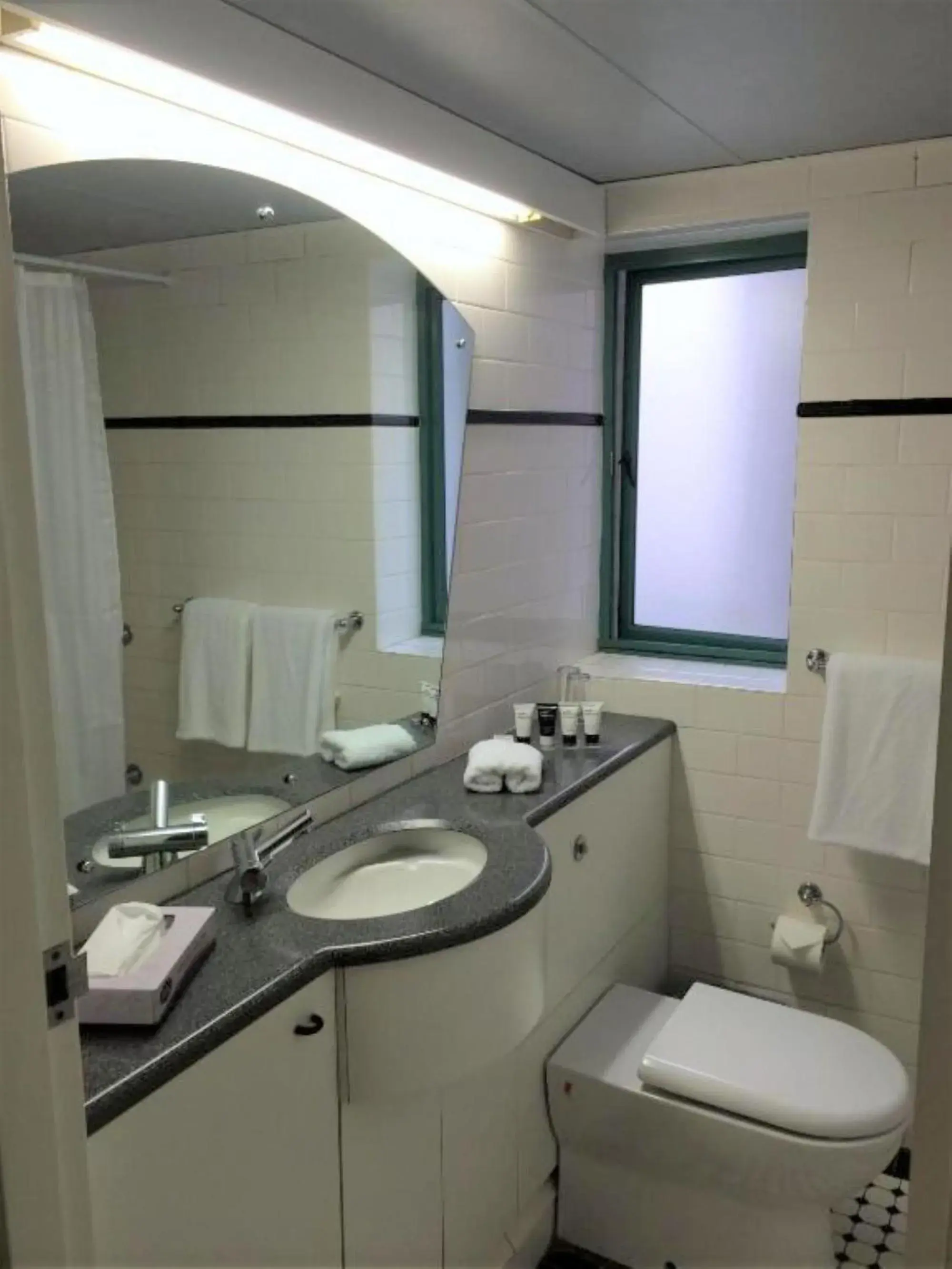 Single Bed in 6-Bed Dormitory Room (18-35 years only) in Morgans Boutique Hotel Single Bed in 6-Bed Dormitory Room (18-35 years only) in Morgans Boutique Hotel